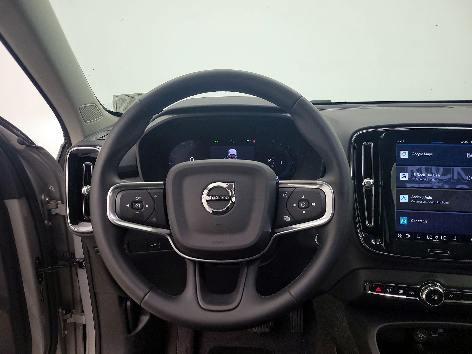 Thumbnail: 2025 Volvo XC40 - 10