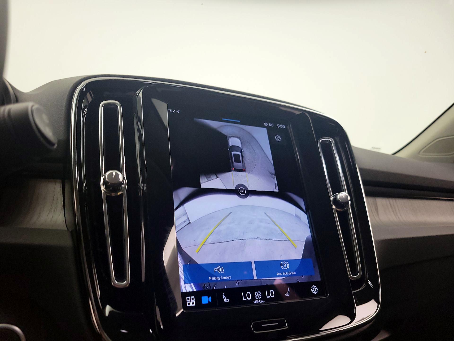 Thumbnail: 2025 Volvo XC40 - 14