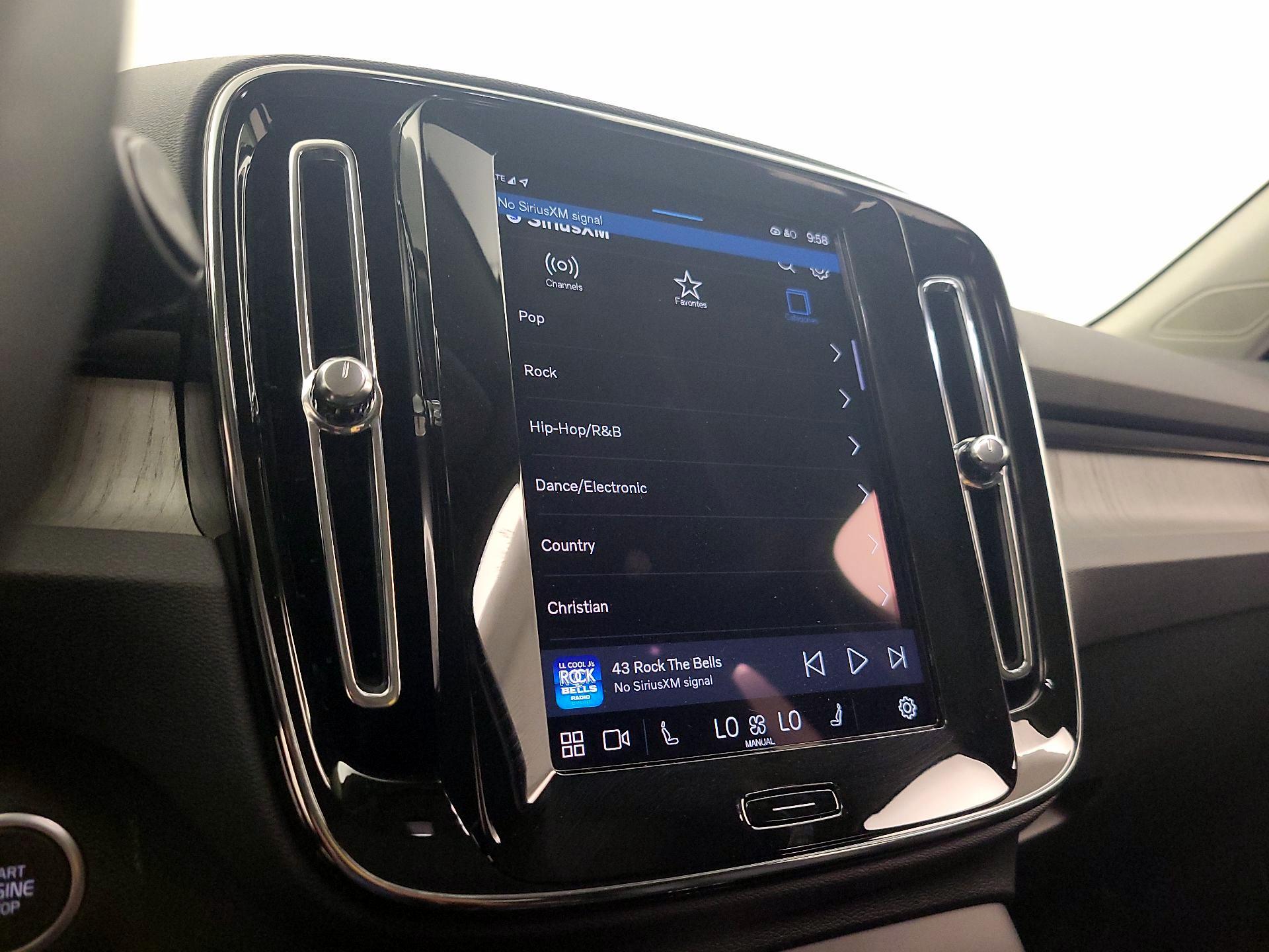 Thumbnail: 2025 Volvo XC40 - 15