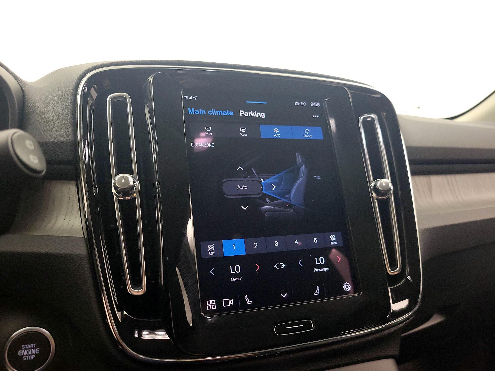 Thumbnail: 2025 Volvo XC40 - 16