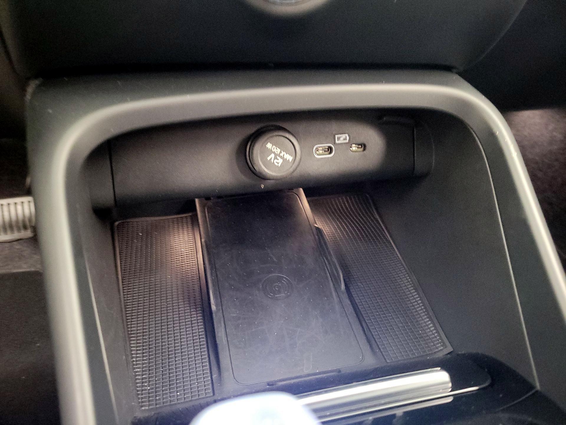 Thumbnail: 2025 Volvo XC40 - 18