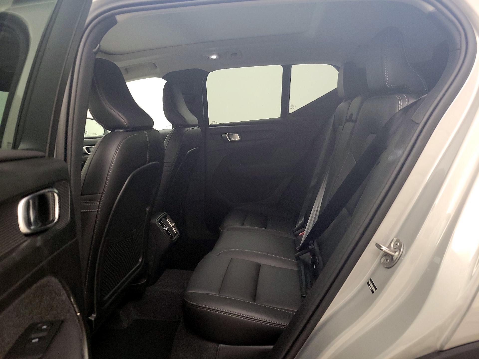 Thumbnail: 2025 Volvo XC40 - 19