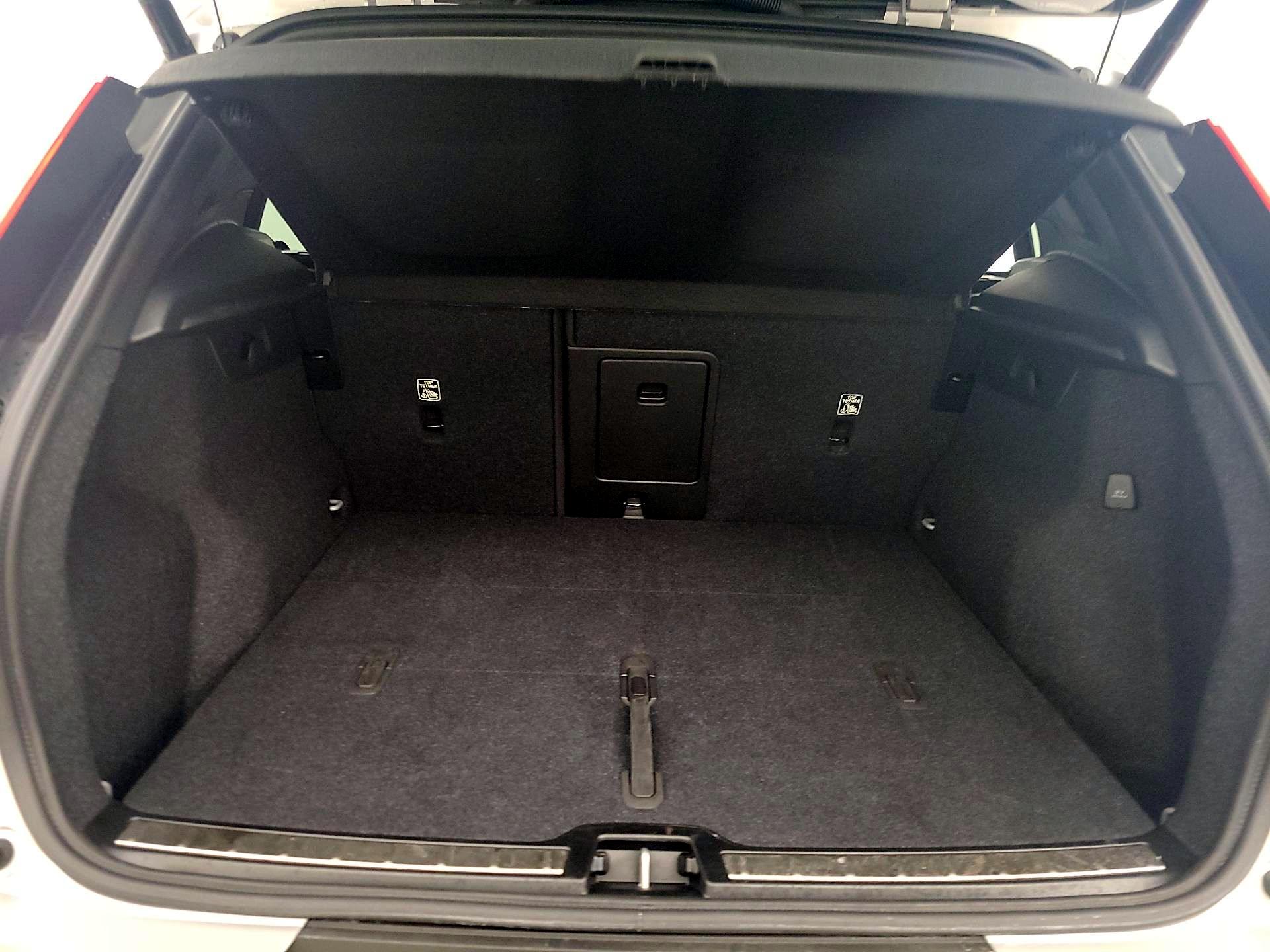 Thumbnail: 2025 Volvo XC40 - 20