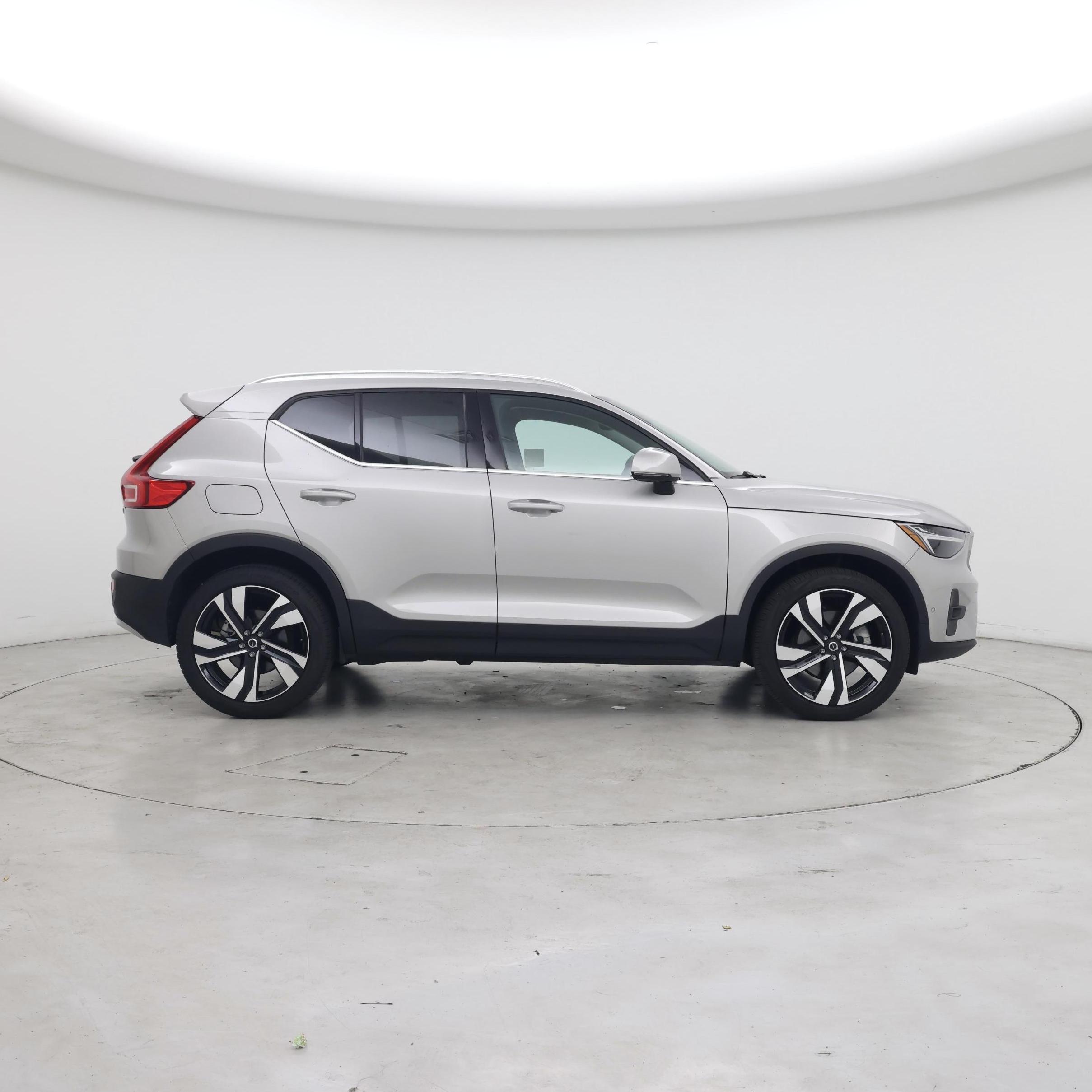 Thumbnail: 2025 Volvo XC40 - 7