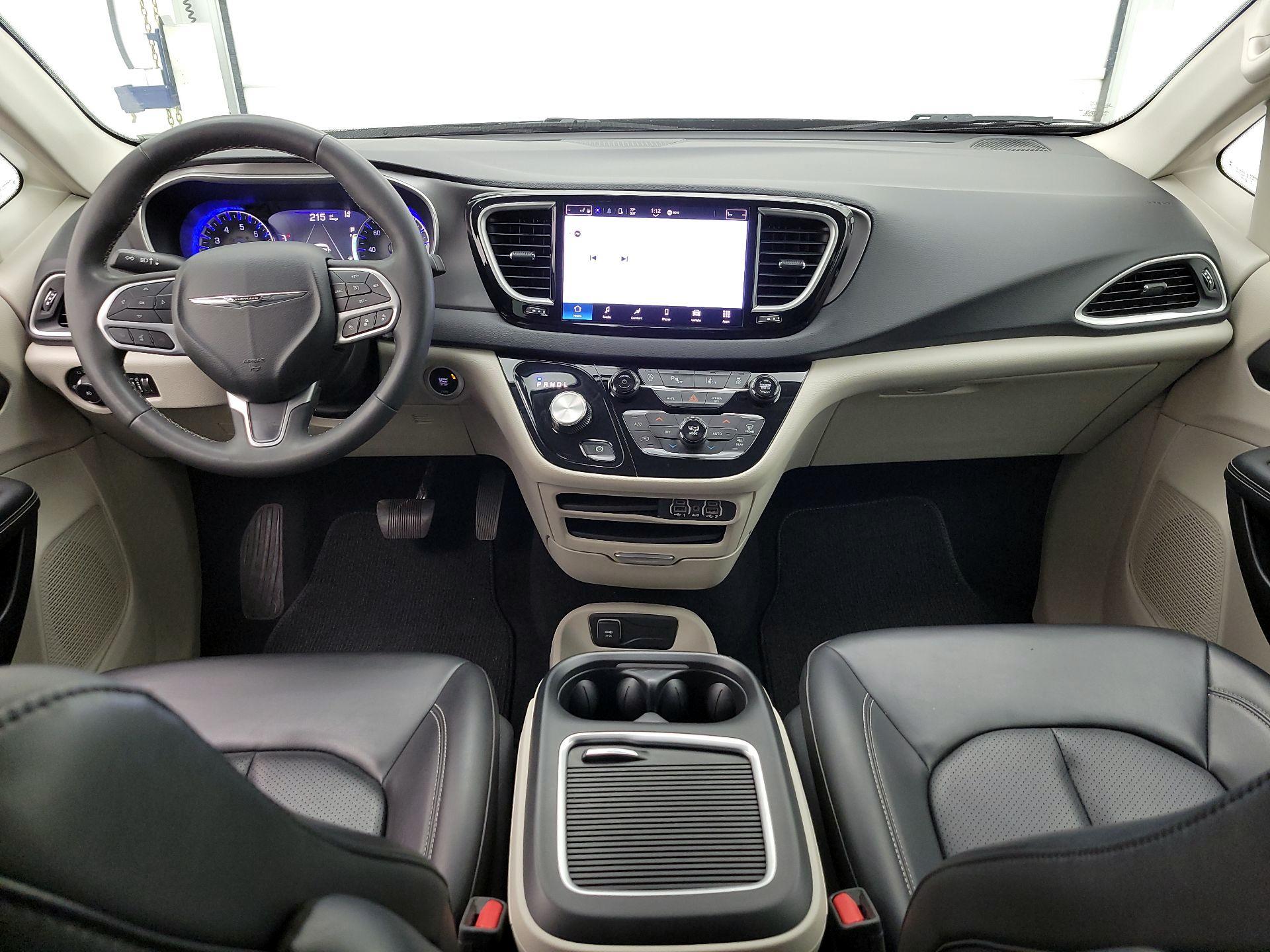 Thumbnail: 2023 Chrysler Pacifica - 9