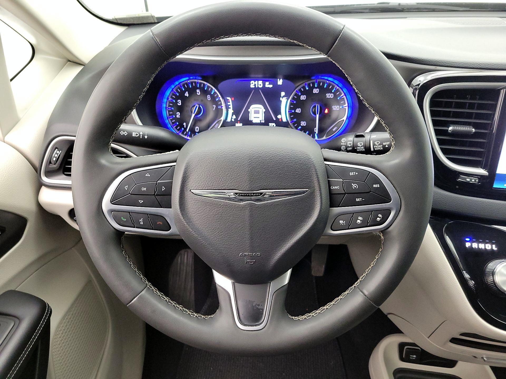 Thumbnail: 2023 Chrysler Pacifica - 10