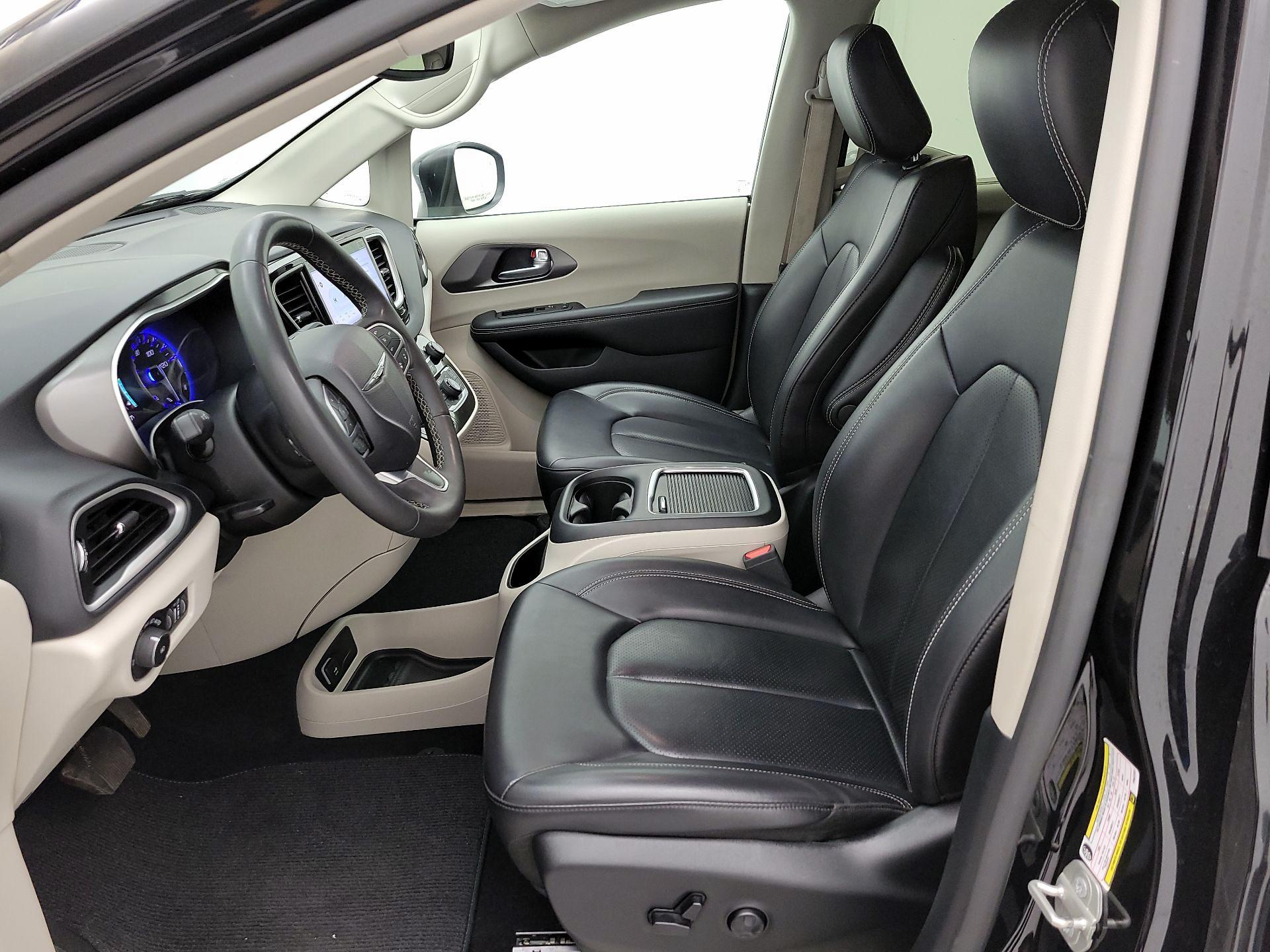 Thumbnail: 2023 Chrysler Pacifica - 11