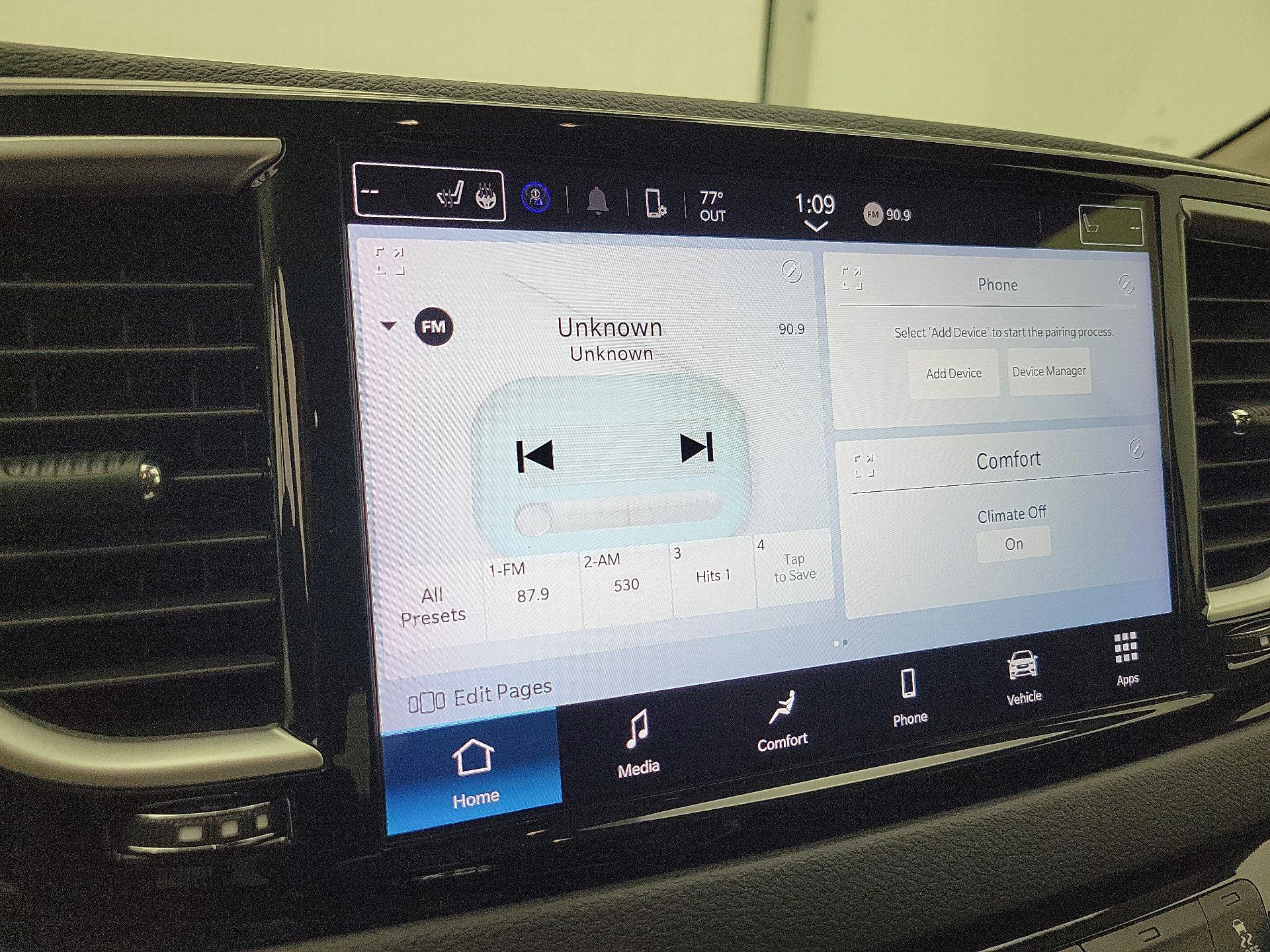 Thumbnail: 2023 Chrysler Pacifica - 15