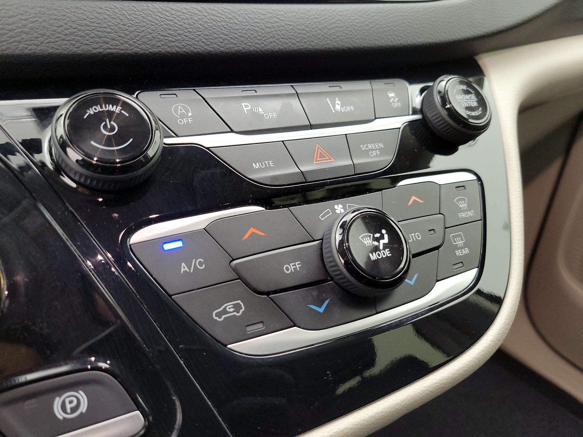 Thumbnail: 2023 Chrysler Pacifica - 16