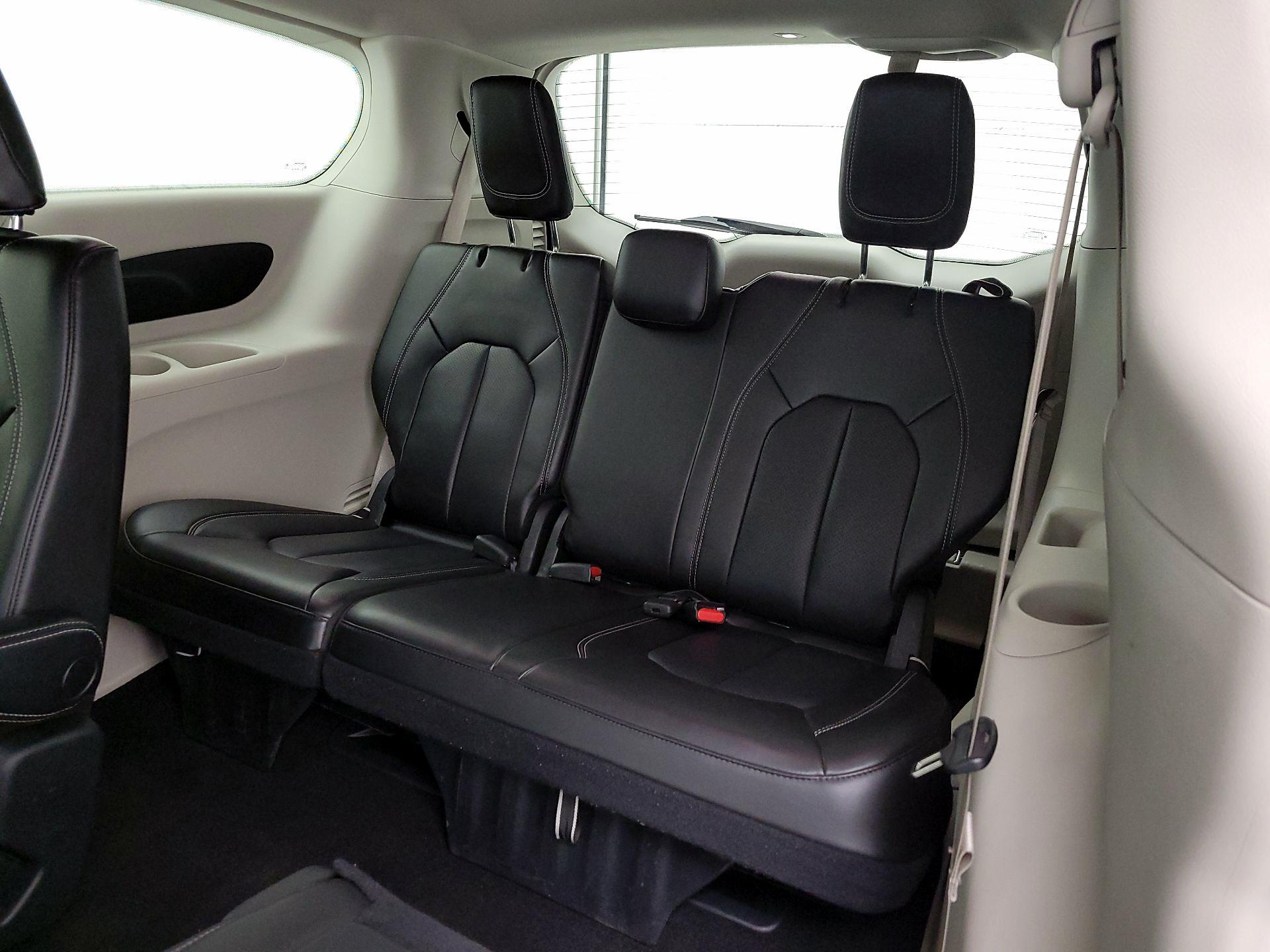 Thumbnail: 2023 Chrysler Pacifica - 20