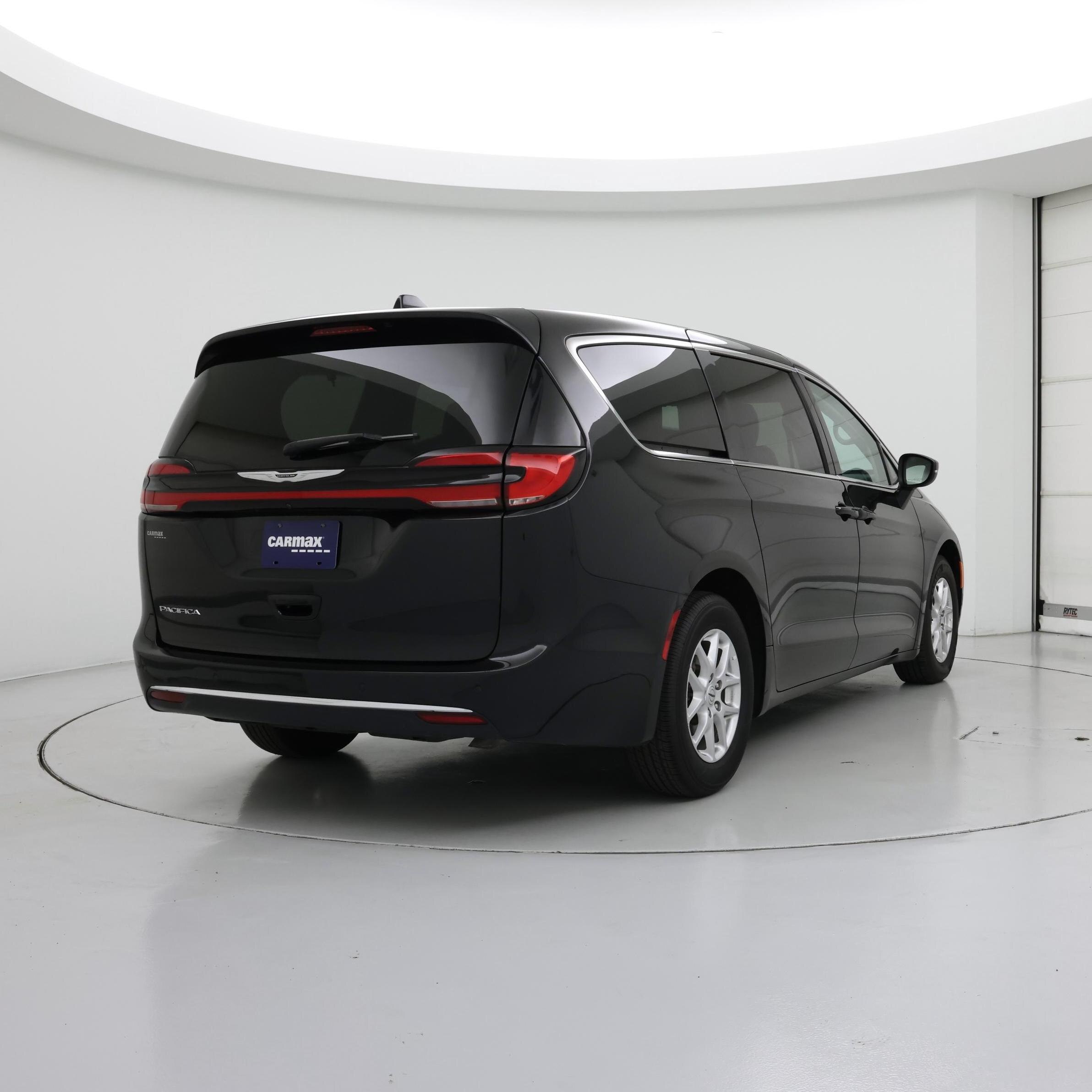 Thumbnail: 2023 Chrysler Pacifica - 8