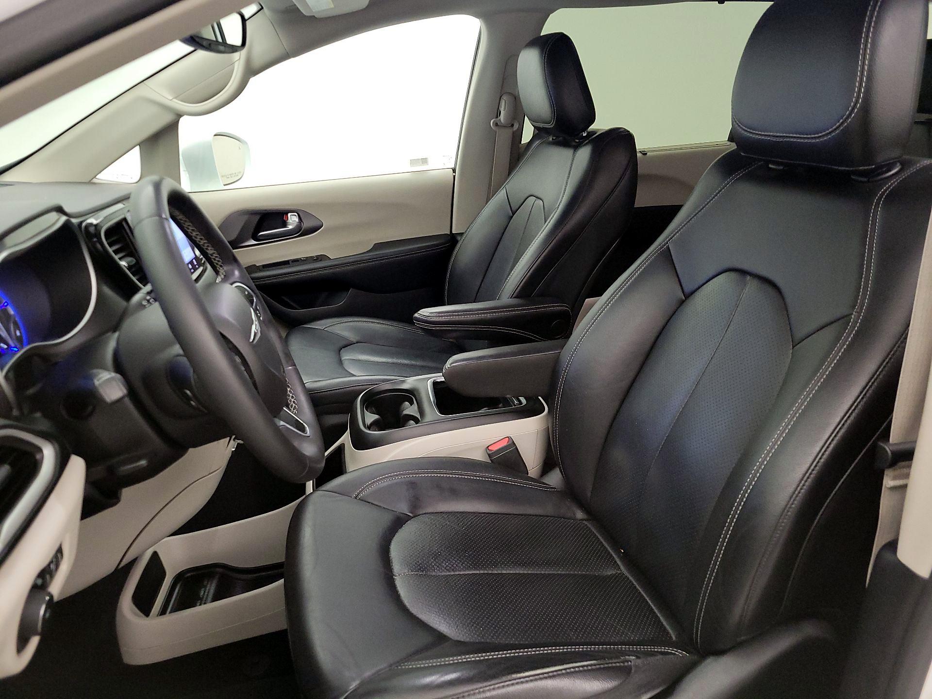 Thumbnail: 2022 Chrysler Pacifica - 11