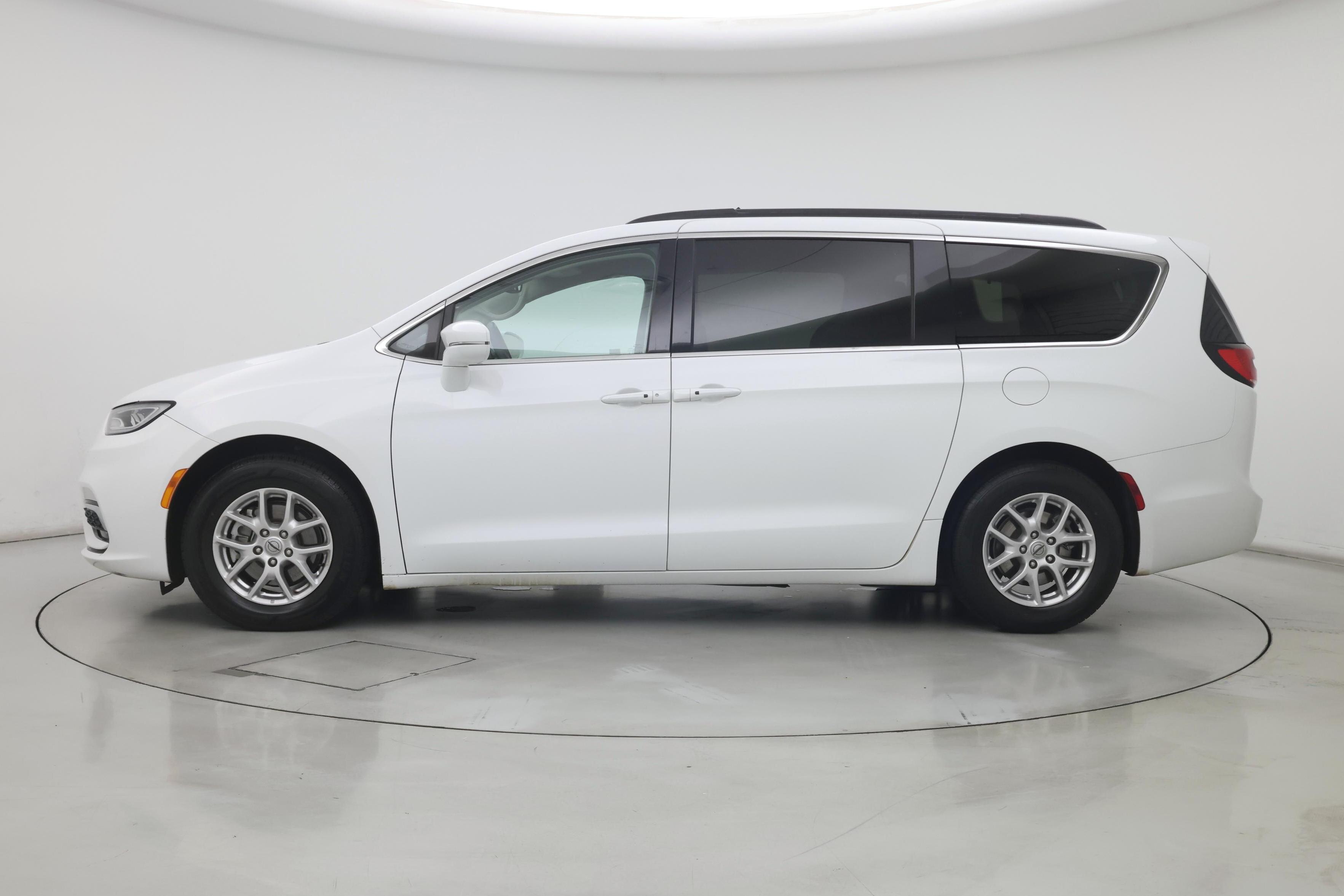 Thumbnail: 2022 Chrysler Pacifica - 3