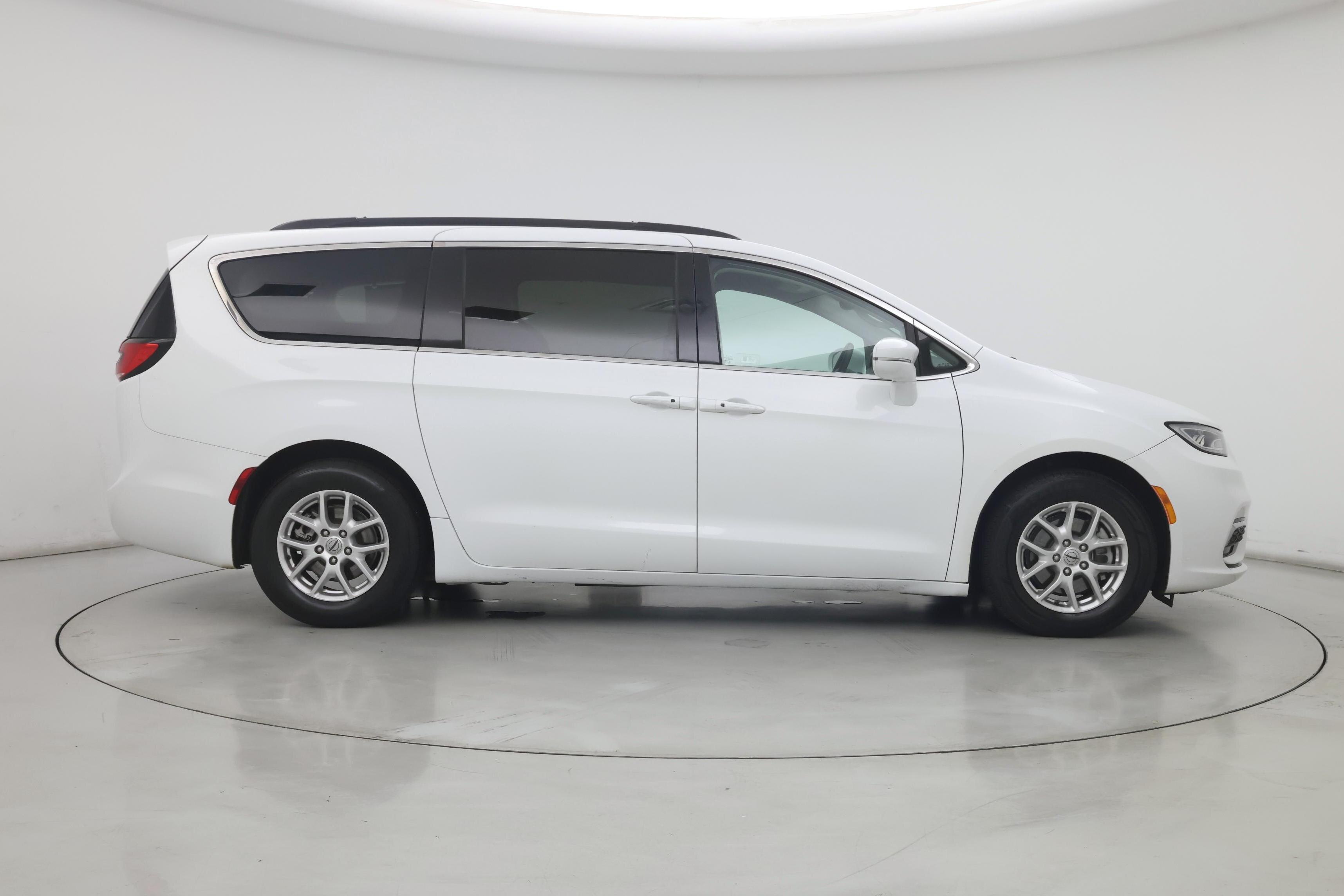 Thumbnail: 2022 Chrysler Pacifica - 7