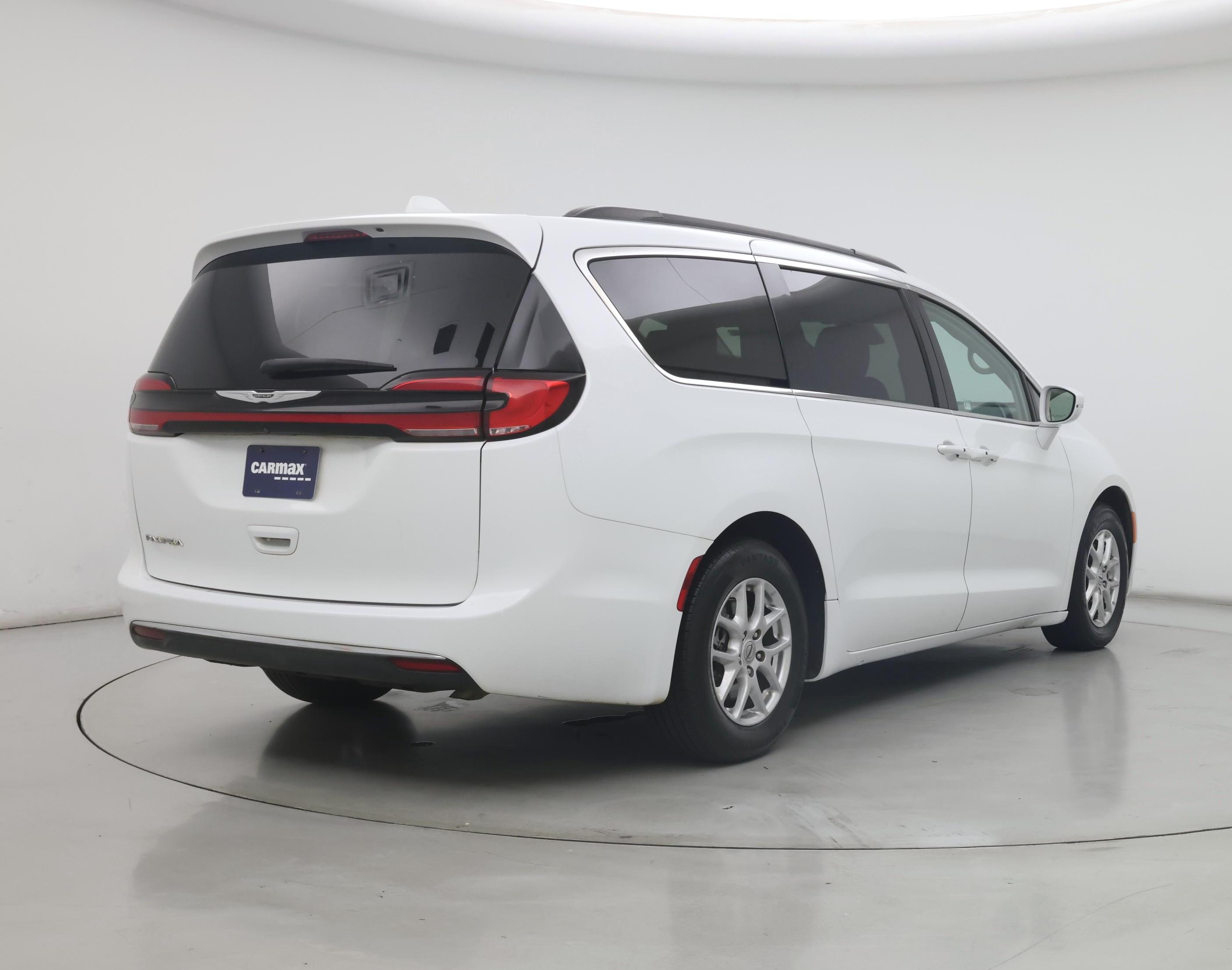 Thumbnail: 2022 Chrysler Pacifica - 8
