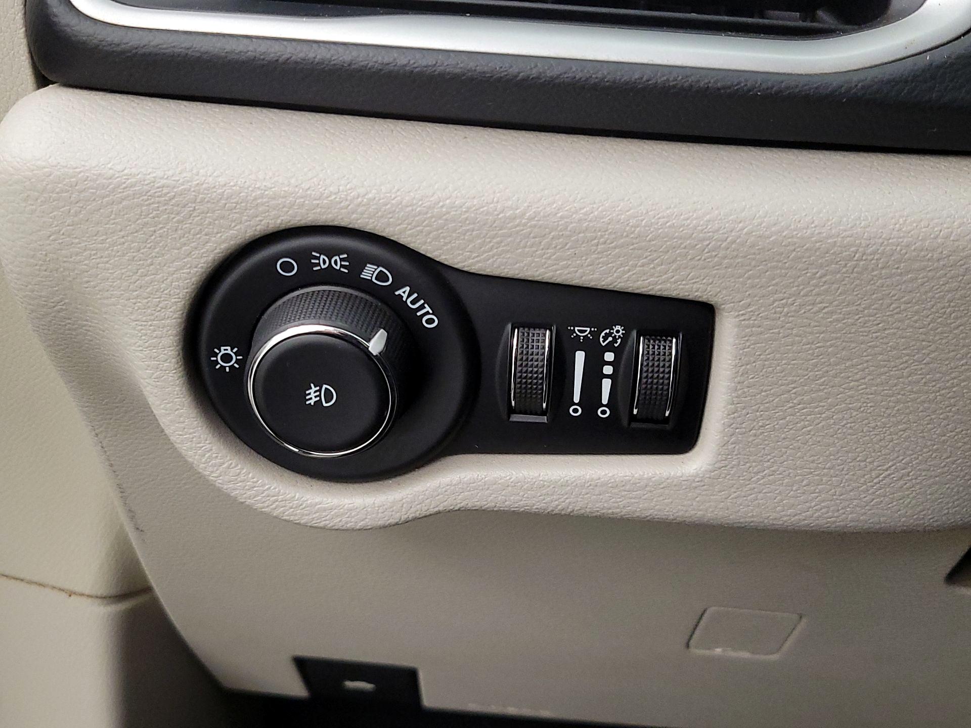 Thumbnail: 2022 Chrysler Pacifica - 13