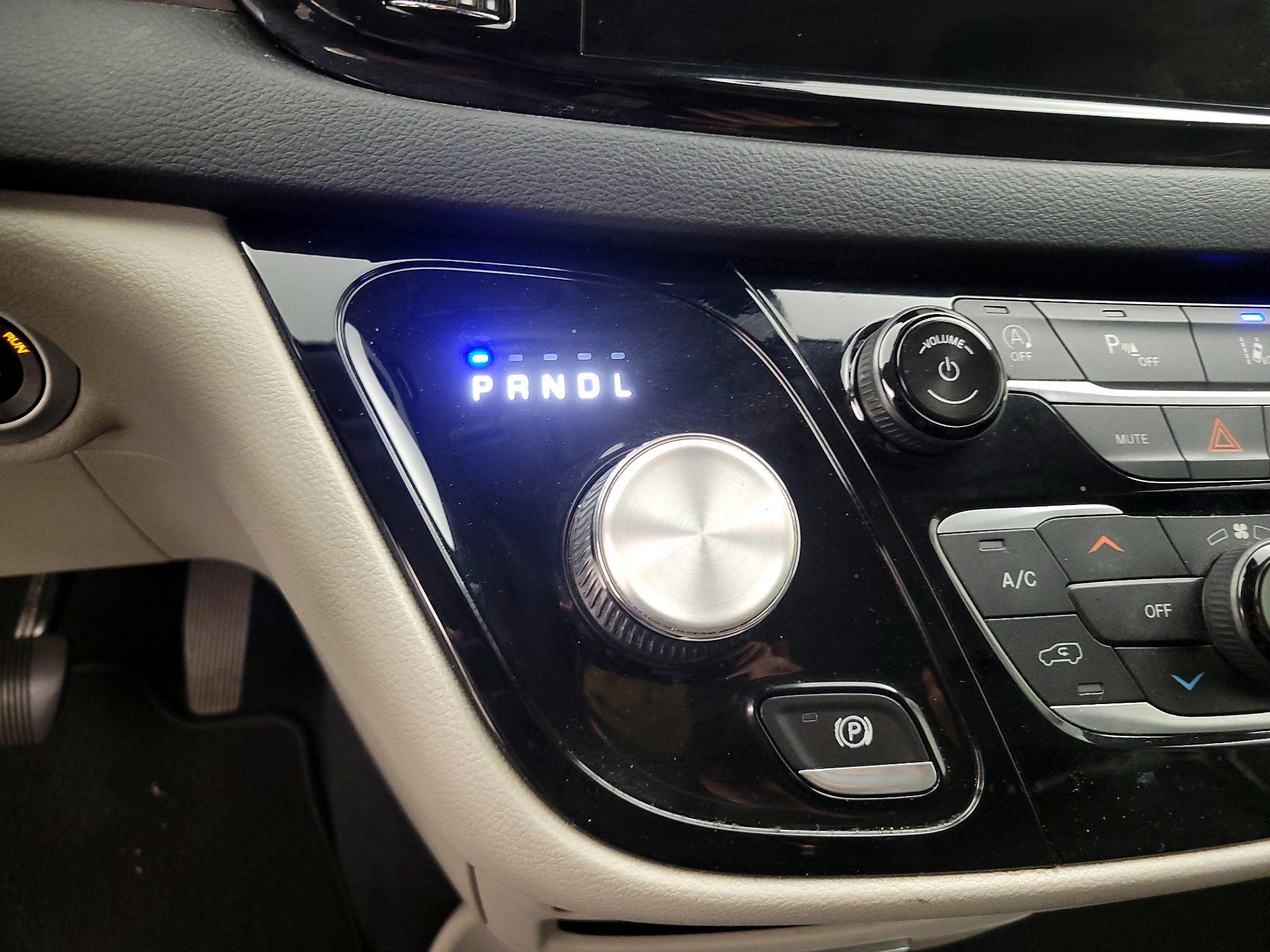 Thumbnail: 2022 Chrysler Pacifica - 17