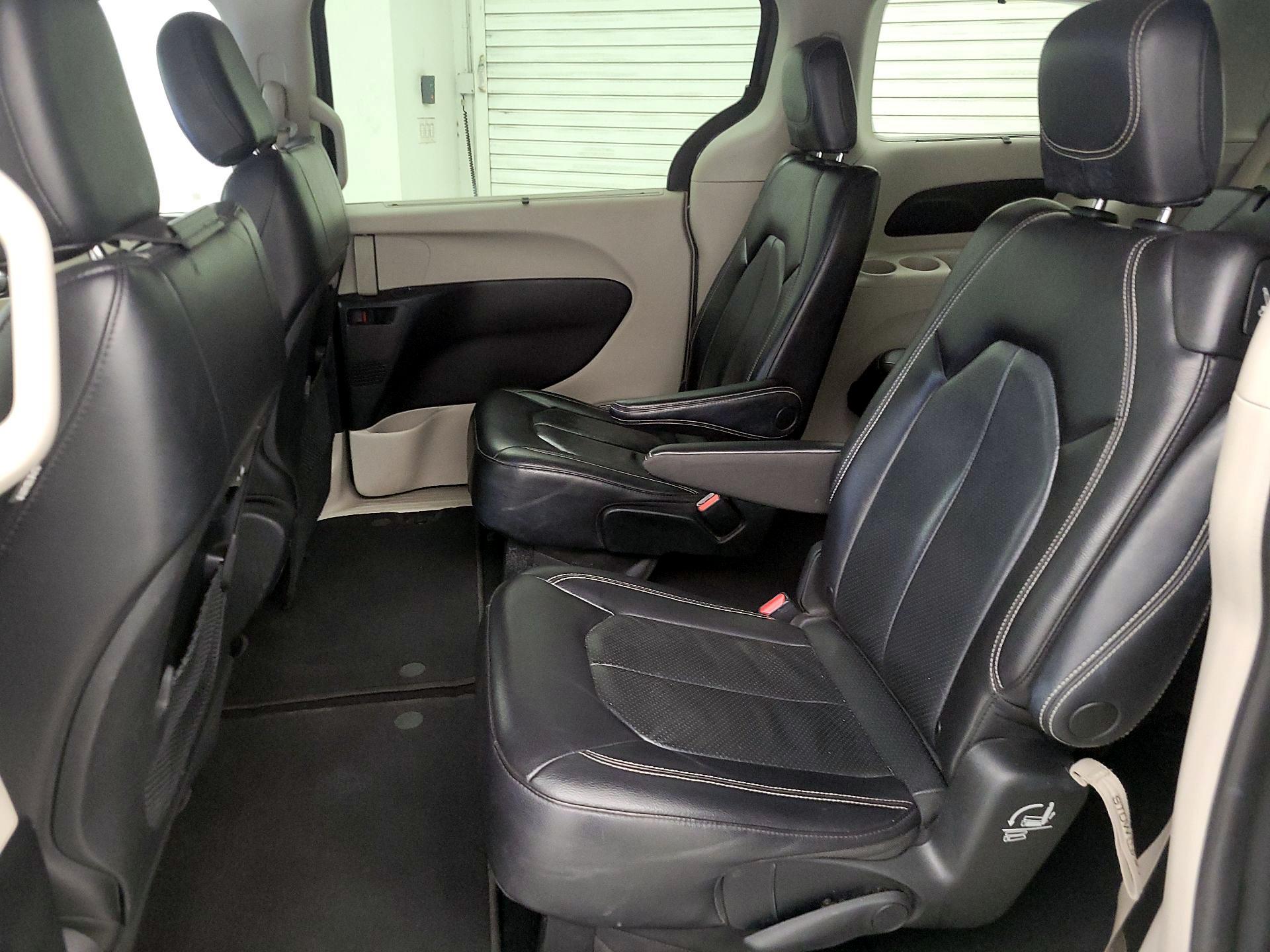 Thumbnail: 2022 Chrysler Pacifica - 19