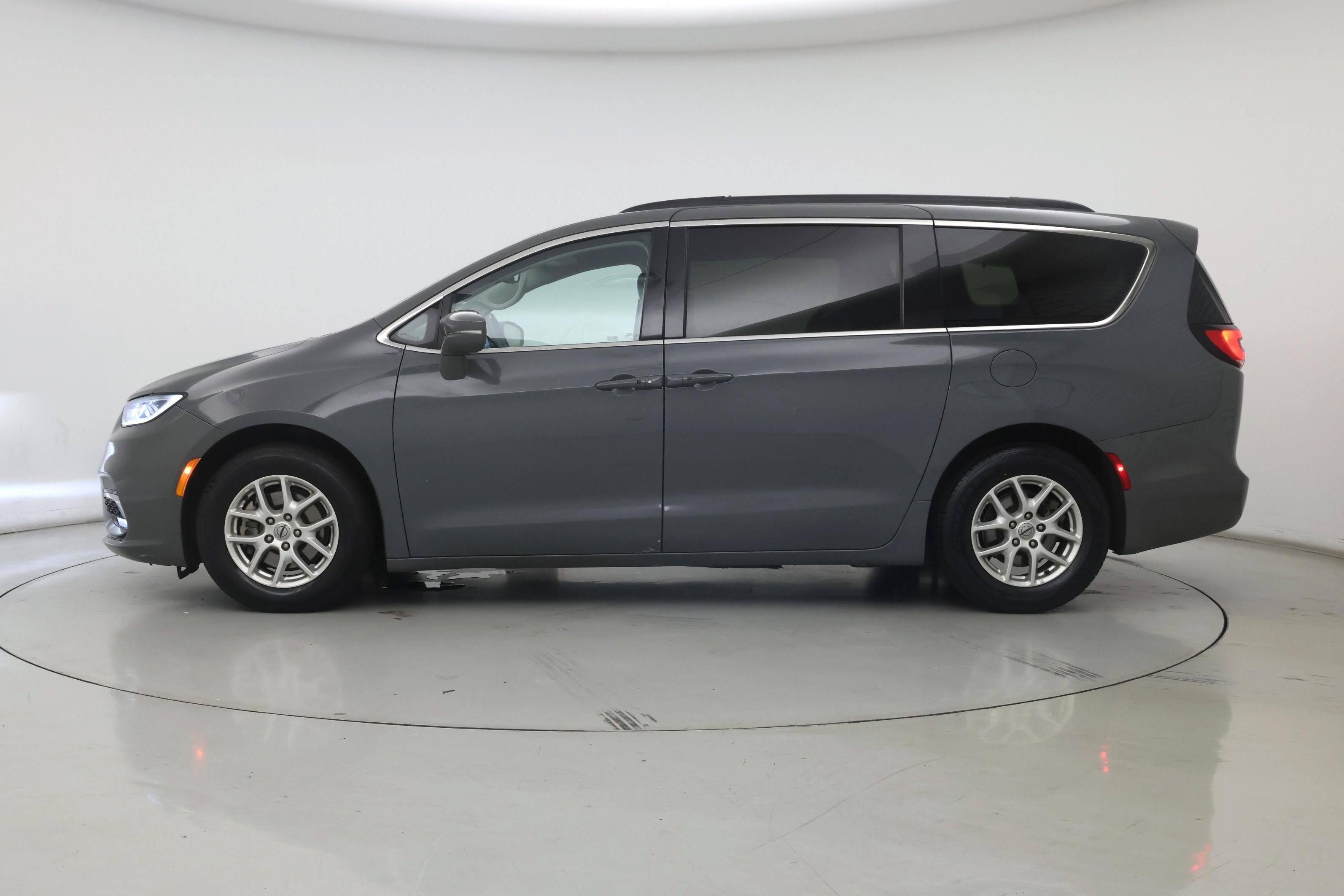 Thumbnail: 2022 Chrysler Pacifica - 3