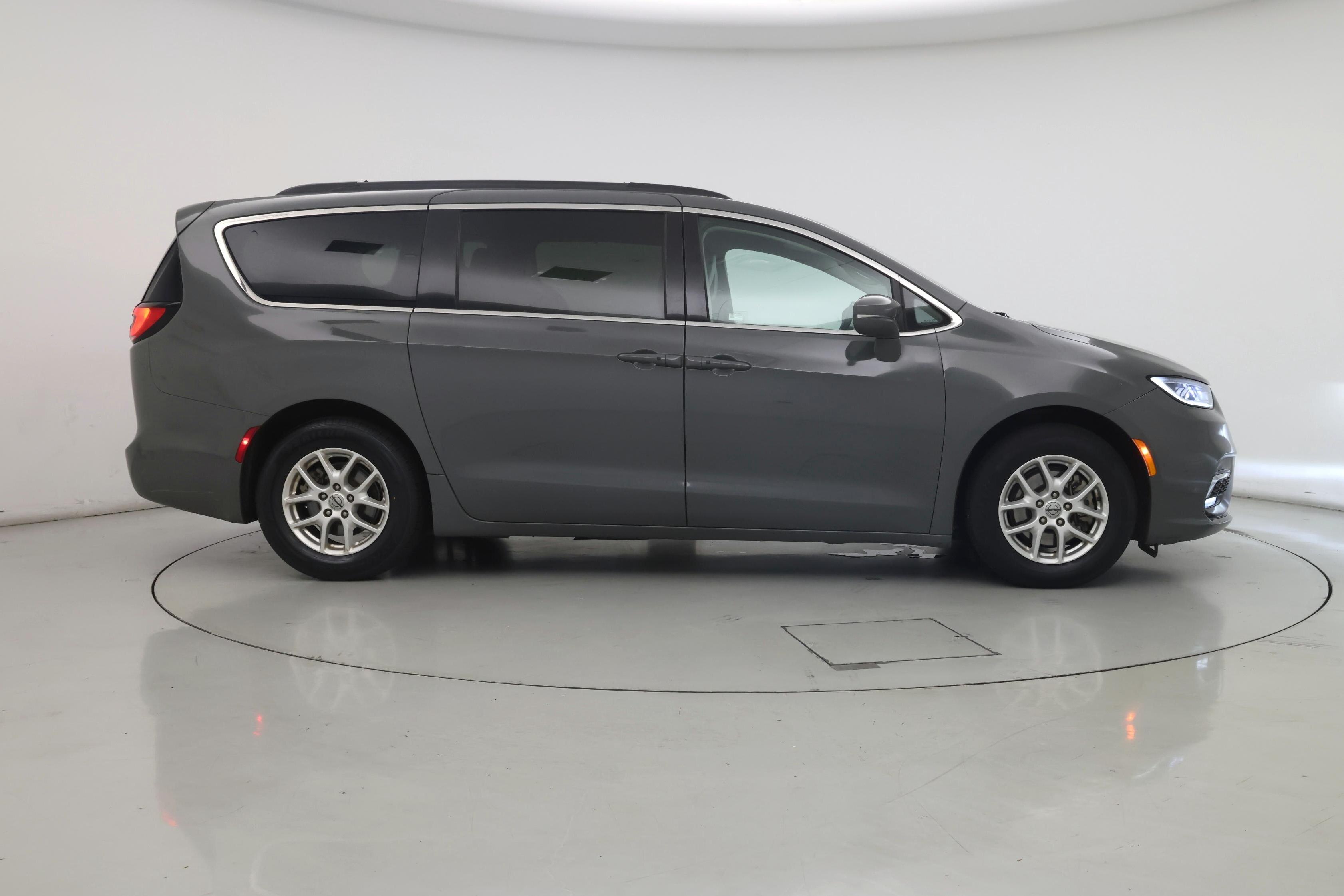 Thumbnail: 2022 Chrysler Pacifica - 7