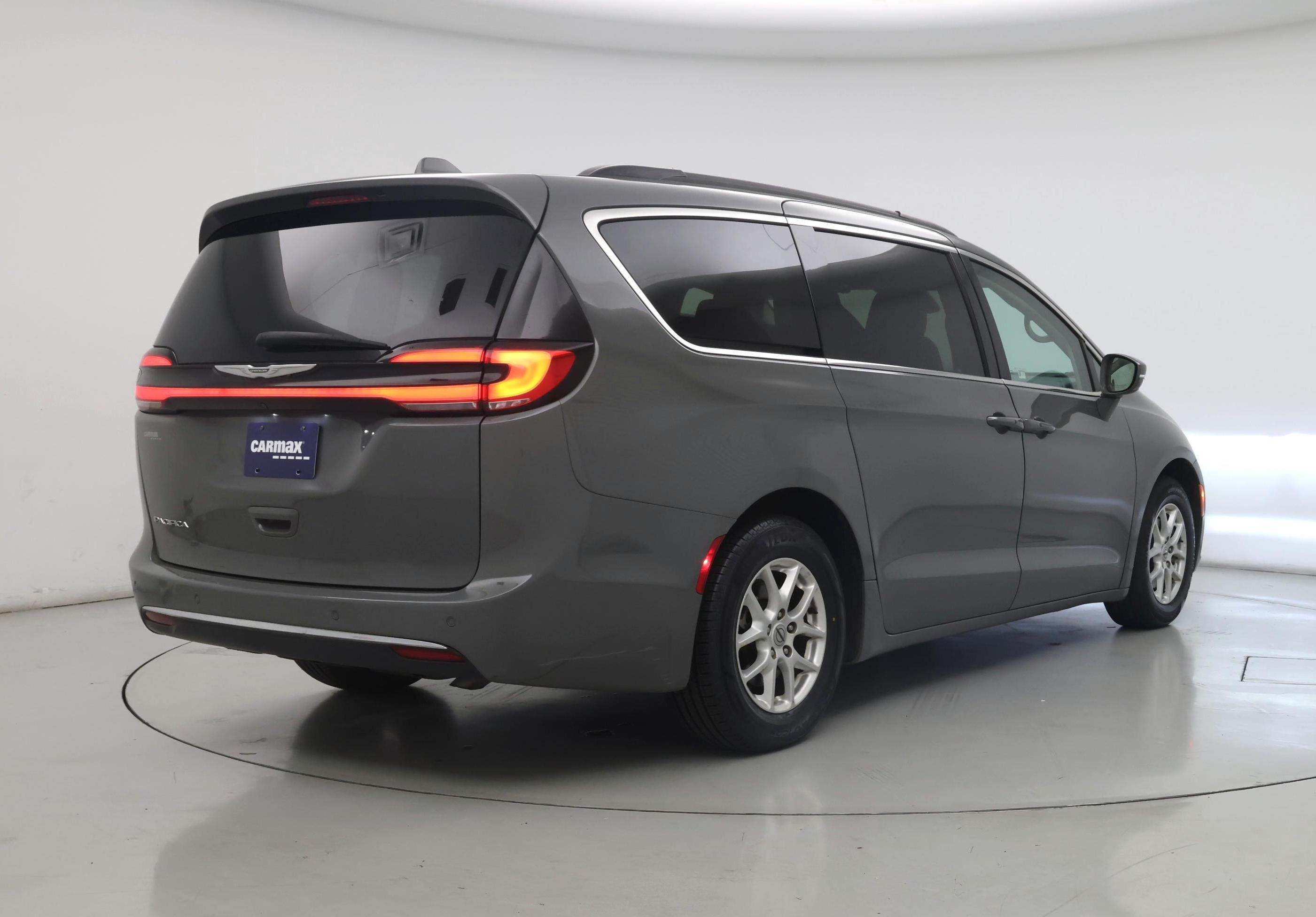 Thumbnail: 2022 Chrysler Pacifica - 8