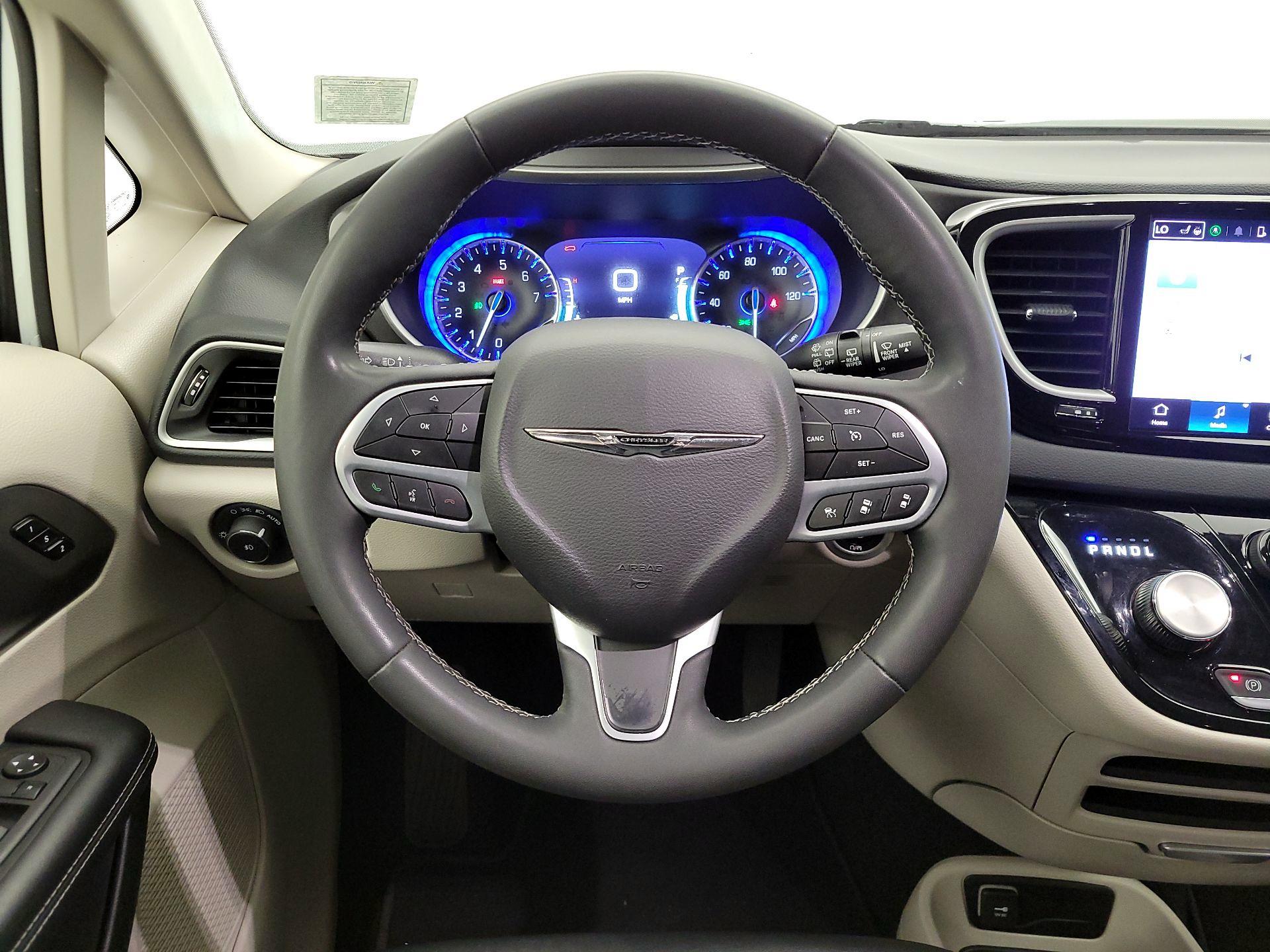 Thumbnail: 2023 Chrysler Pacifica - 10