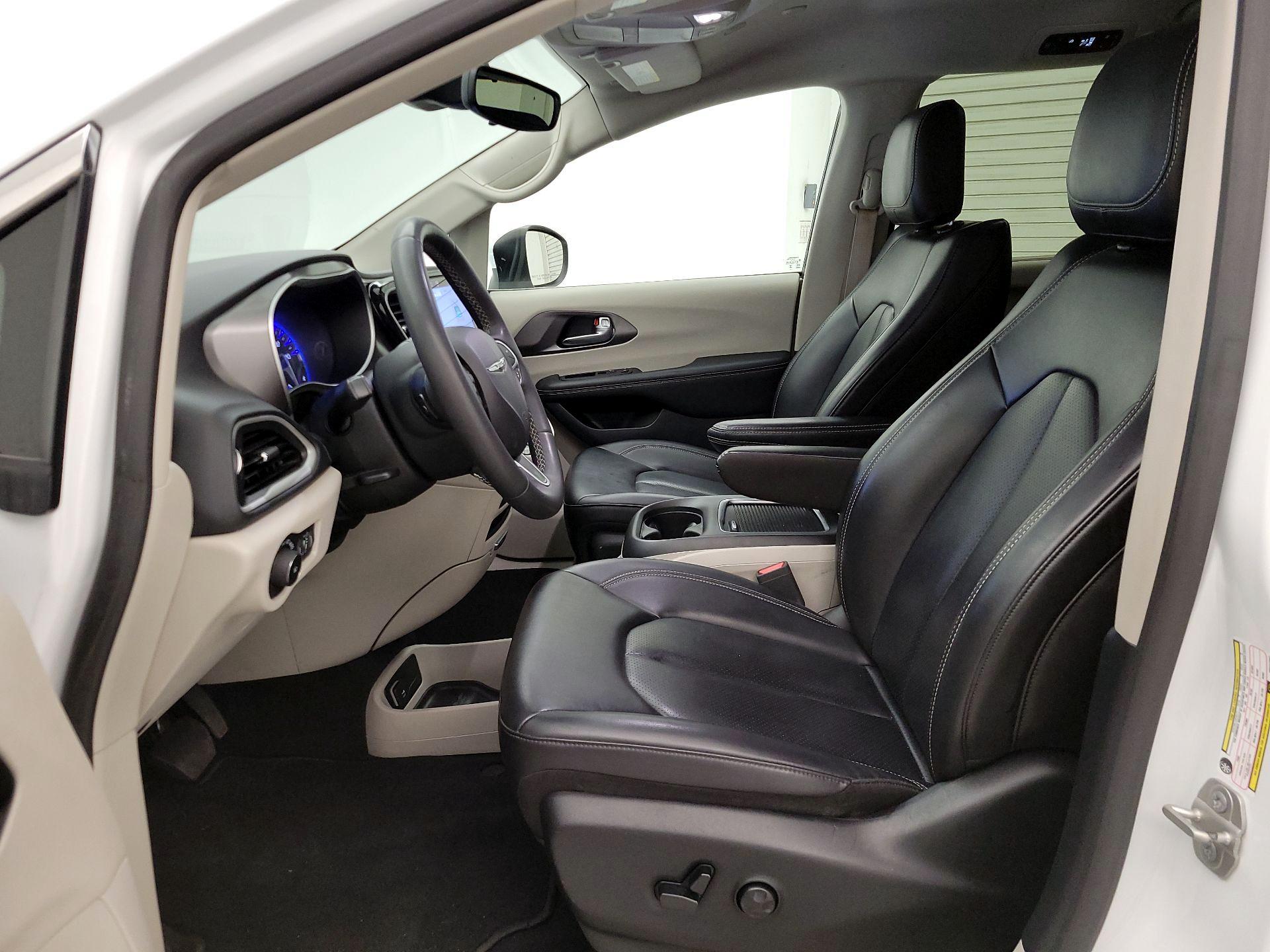 Thumbnail: 2023 Chrysler Pacifica - 11