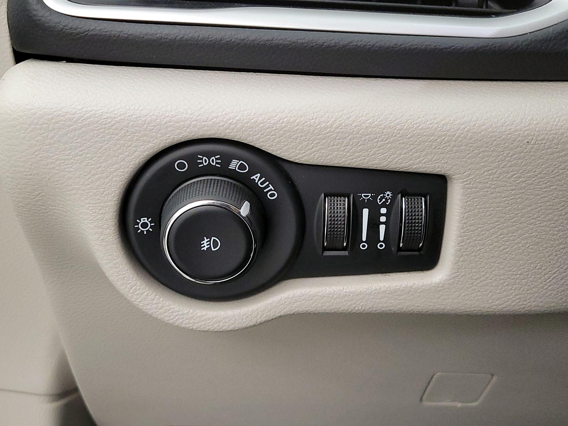 Thumbnail: 2023 Chrysler Pacifica - 13