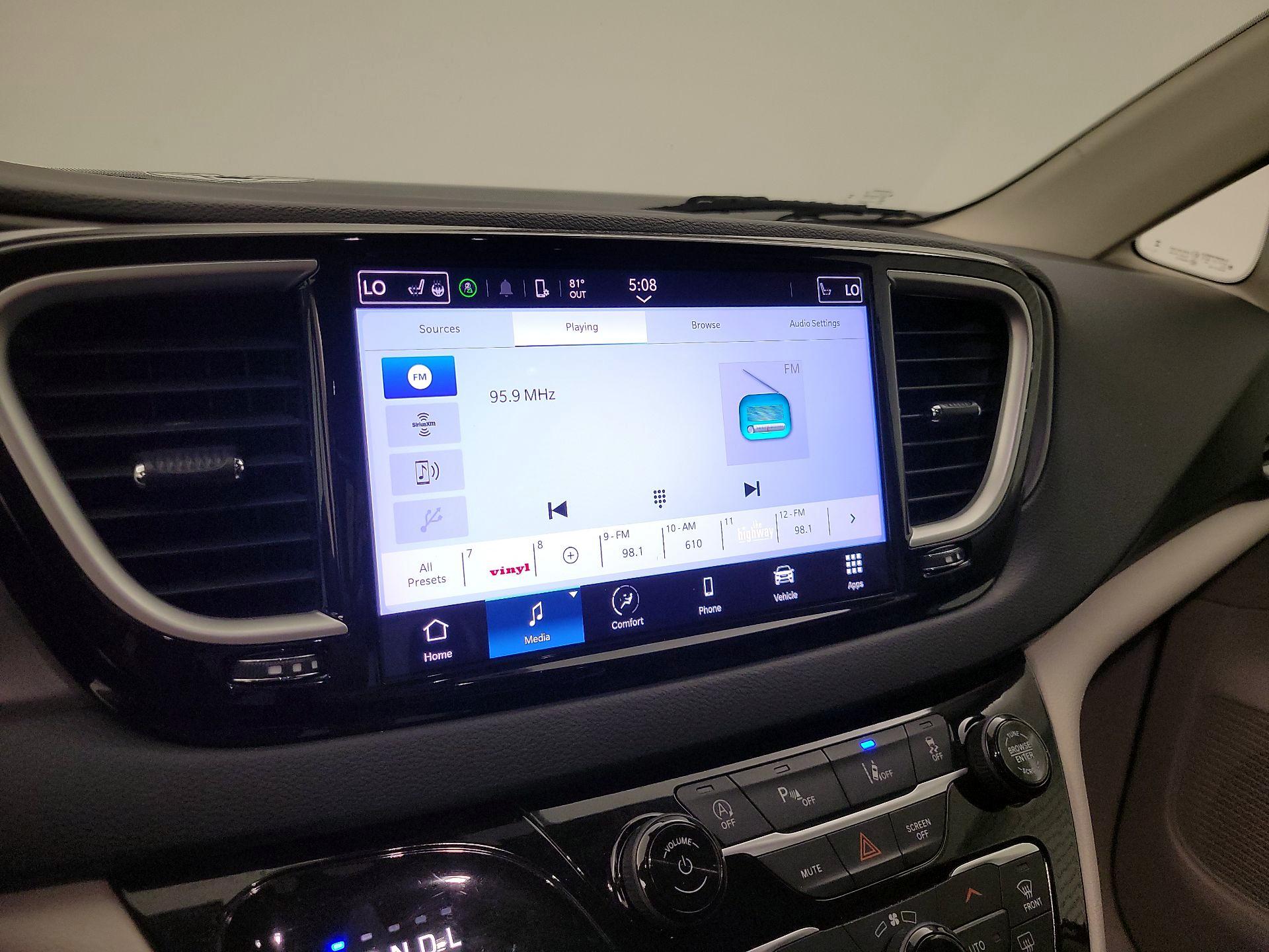 Thumbnail: 2023 Chrysler Pacifica - 15