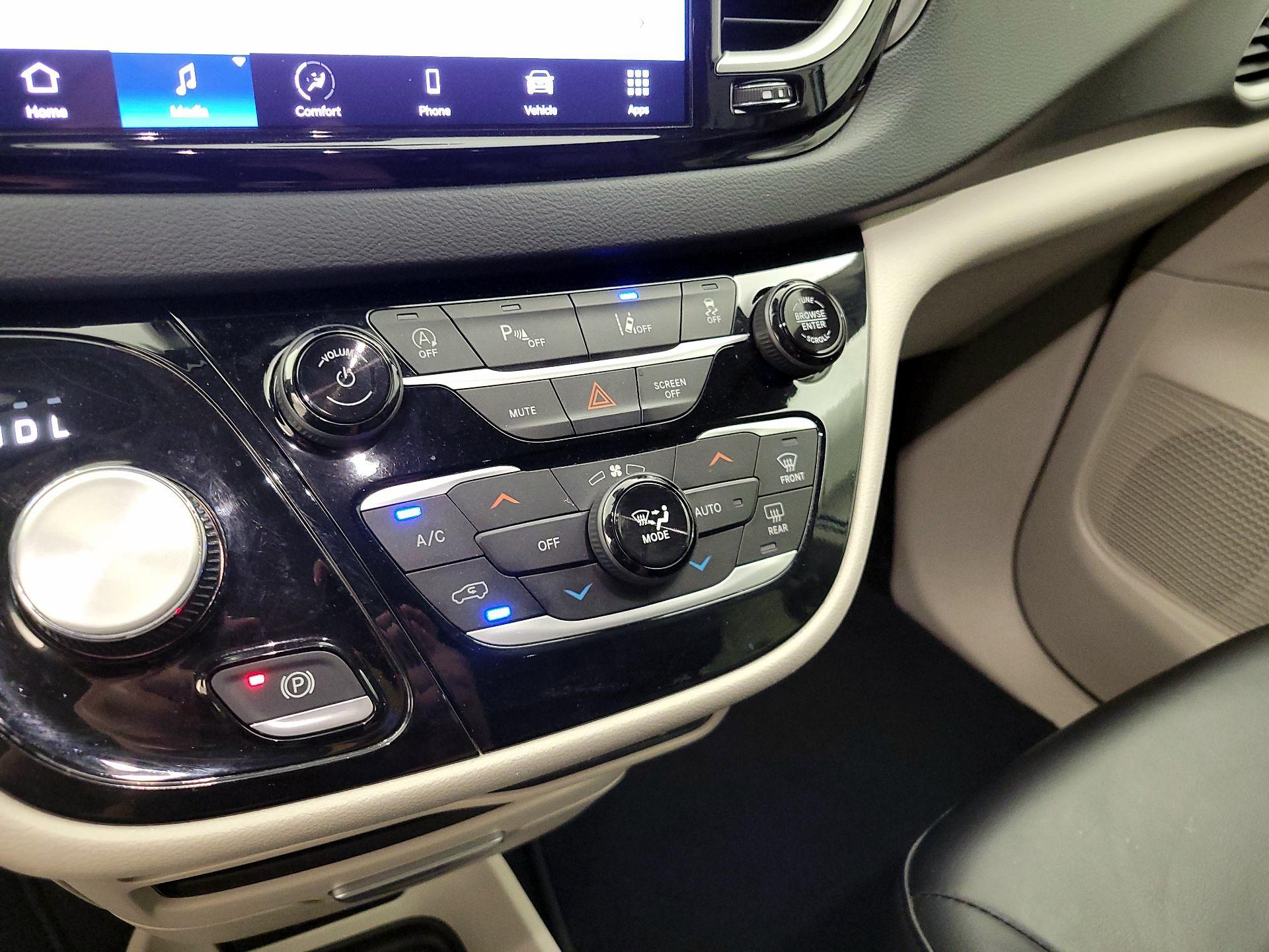 Thumbnail: 2023 Chrysler Pacifica - 16