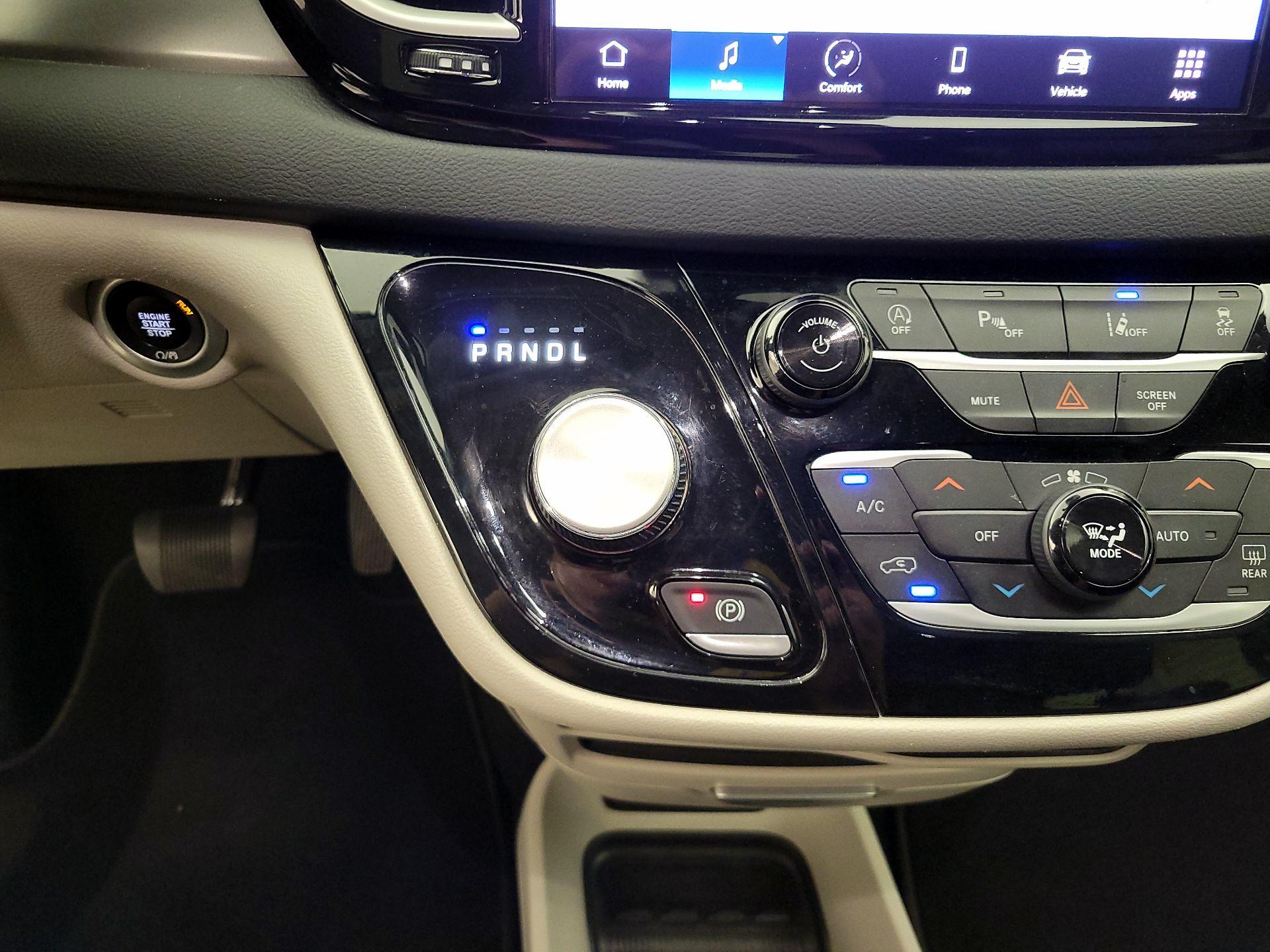 Thumbnail: 2023 Chrysler Pacifica - 17