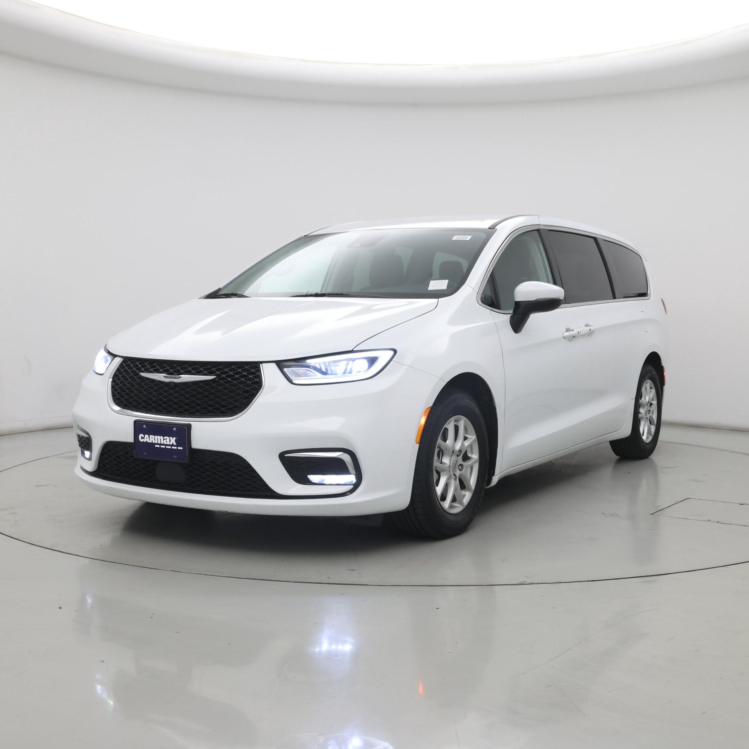 Thumbnail: 2023 Chrysler Pacifica - 4