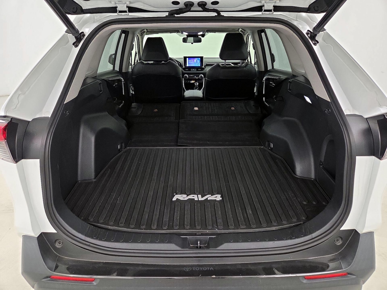 2023 Toyota RAV4 XLE Premium - Photo 23