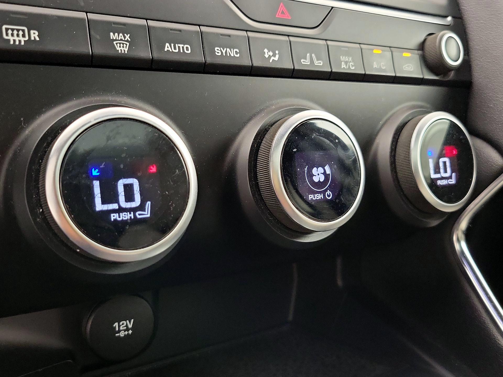 Thumbnail: 2020 Jaguar E-Pace - 17