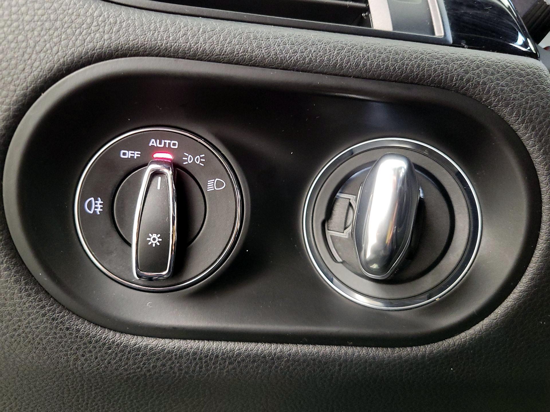 Thumbnail: 2019 Porsche Macan - 13