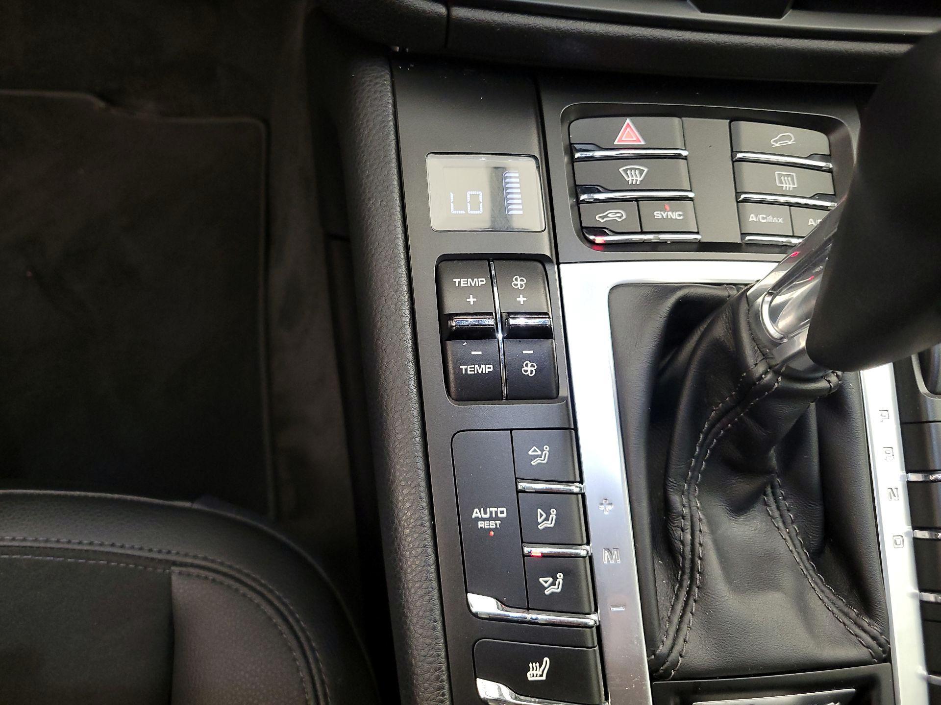 Thumbnail: 2019 Porsche Macan - 16