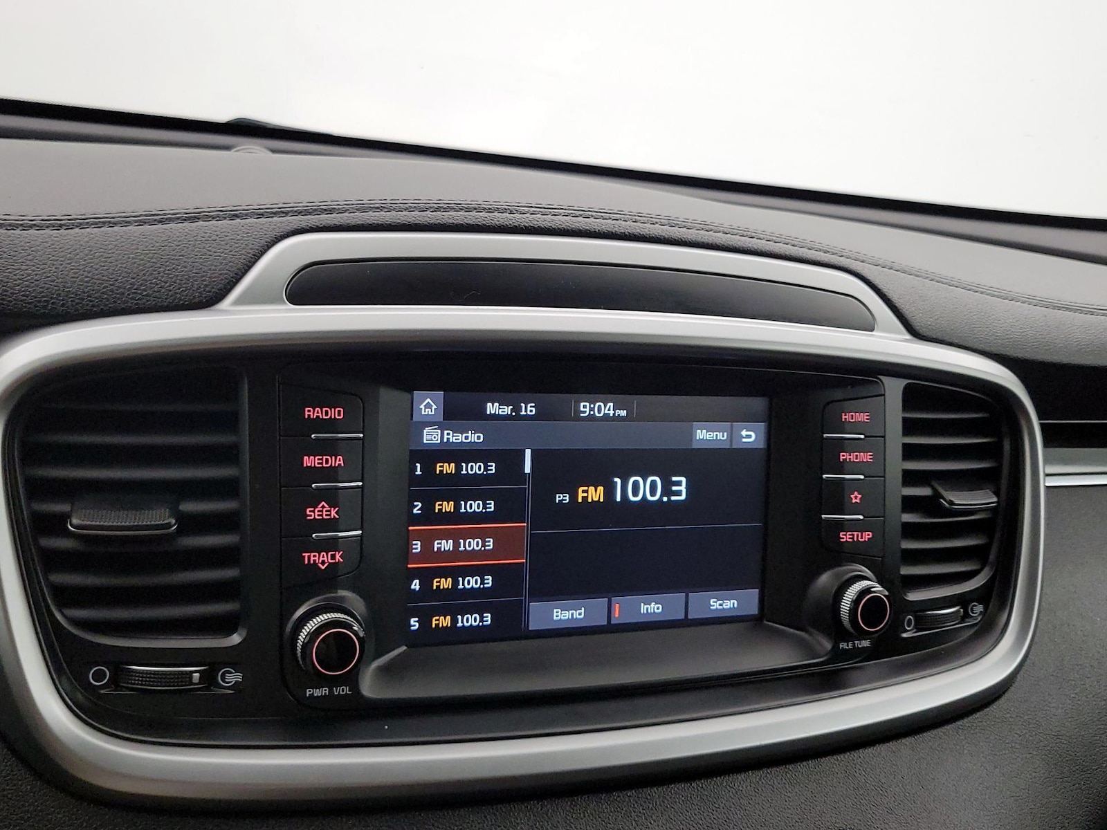 2020 Kia Sorento L - Photo 16