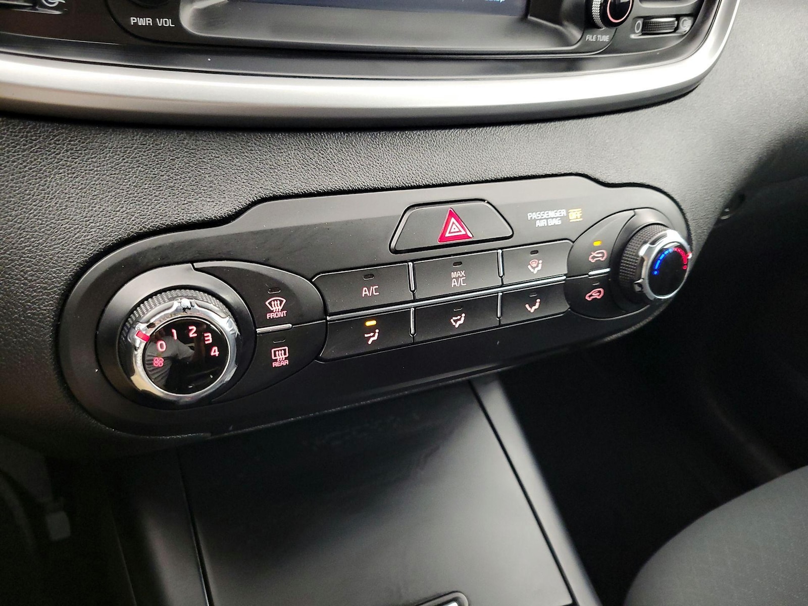 2020 Kia Sorento L - Photo 17