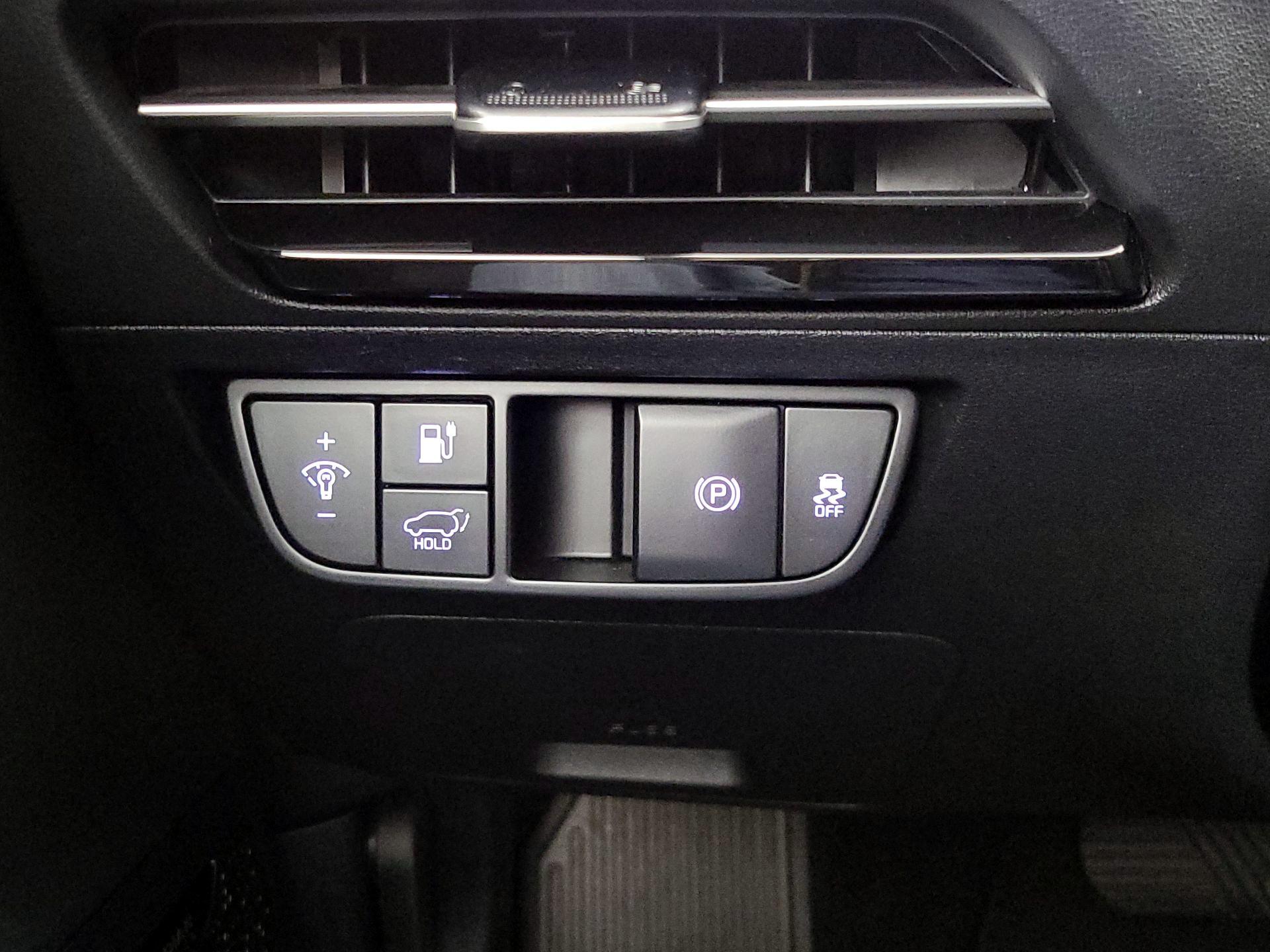 Thumbnail: 2022 Kia EV6 - 13