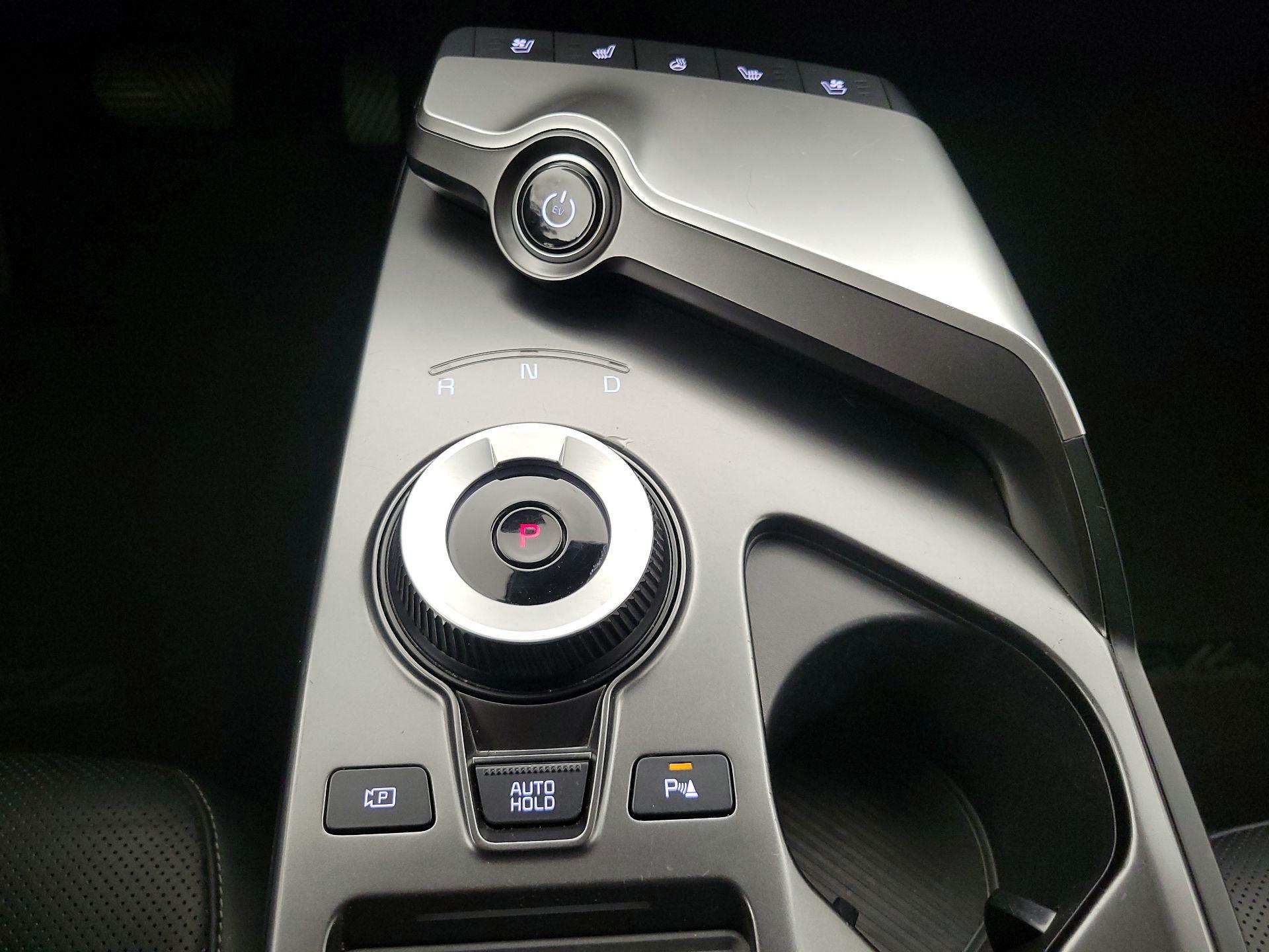 Thumbnail: 2022 Kia EV6 - 18