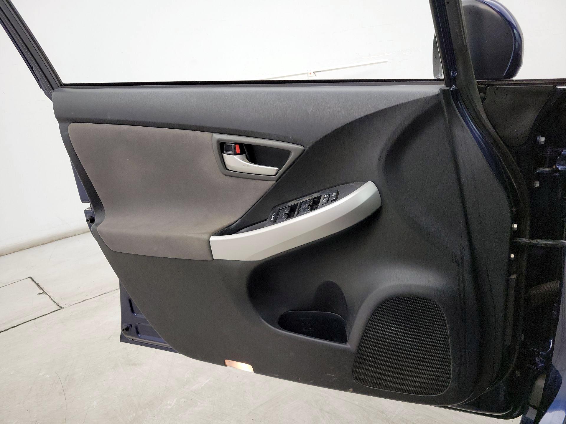 Thumbnail: 2015 Toyota Prius - 12