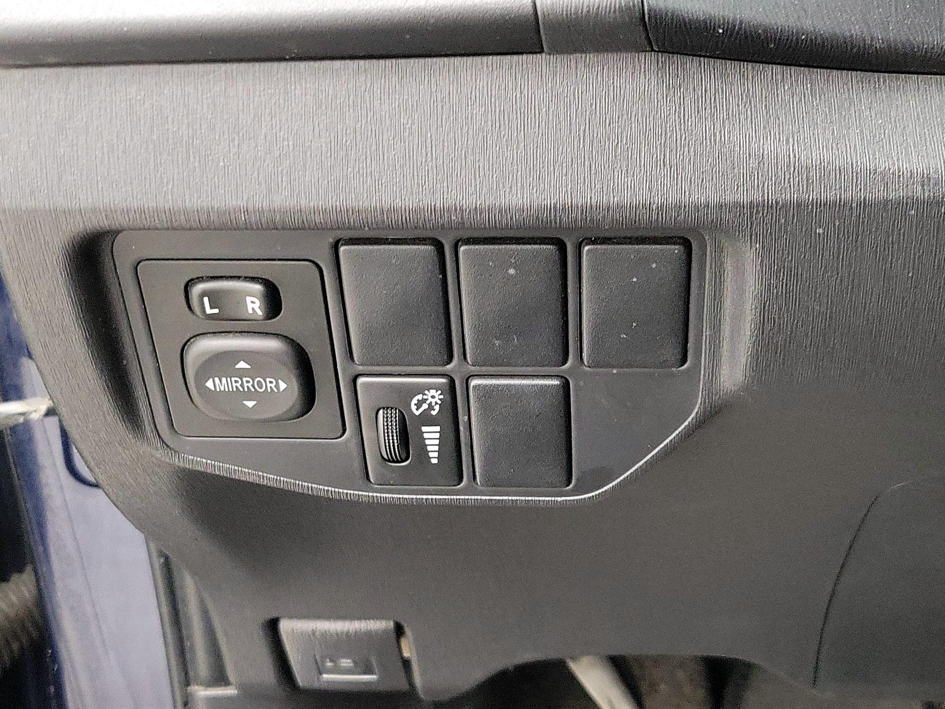 Thumbnail: 2015 Toyota Prius - 13