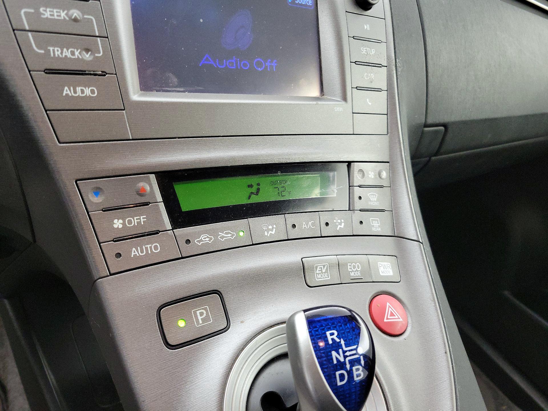 Thumbnail: 2015 Toyota Prius - 16