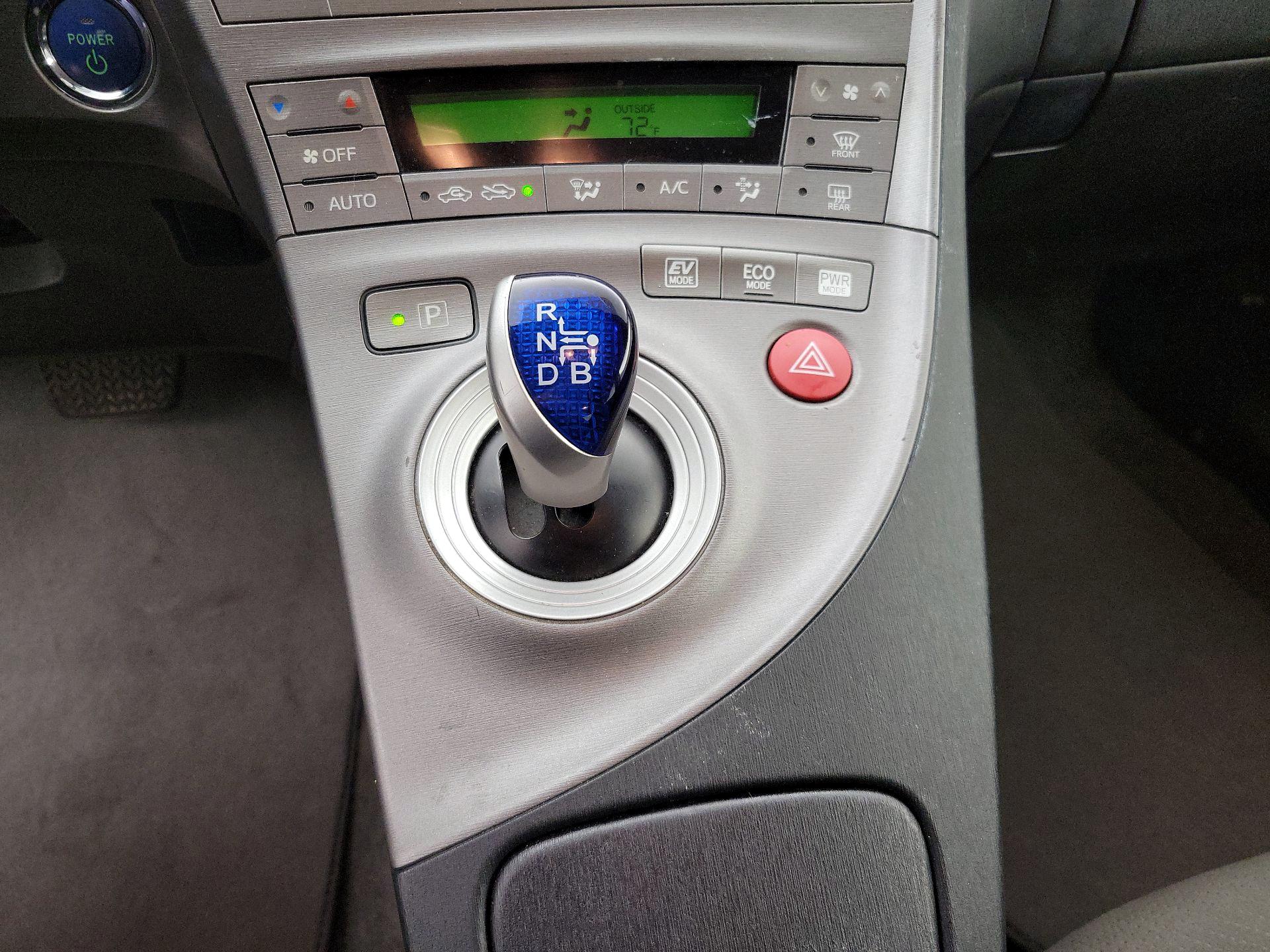 Thumbnail: 2015 Toyota Prius - 17