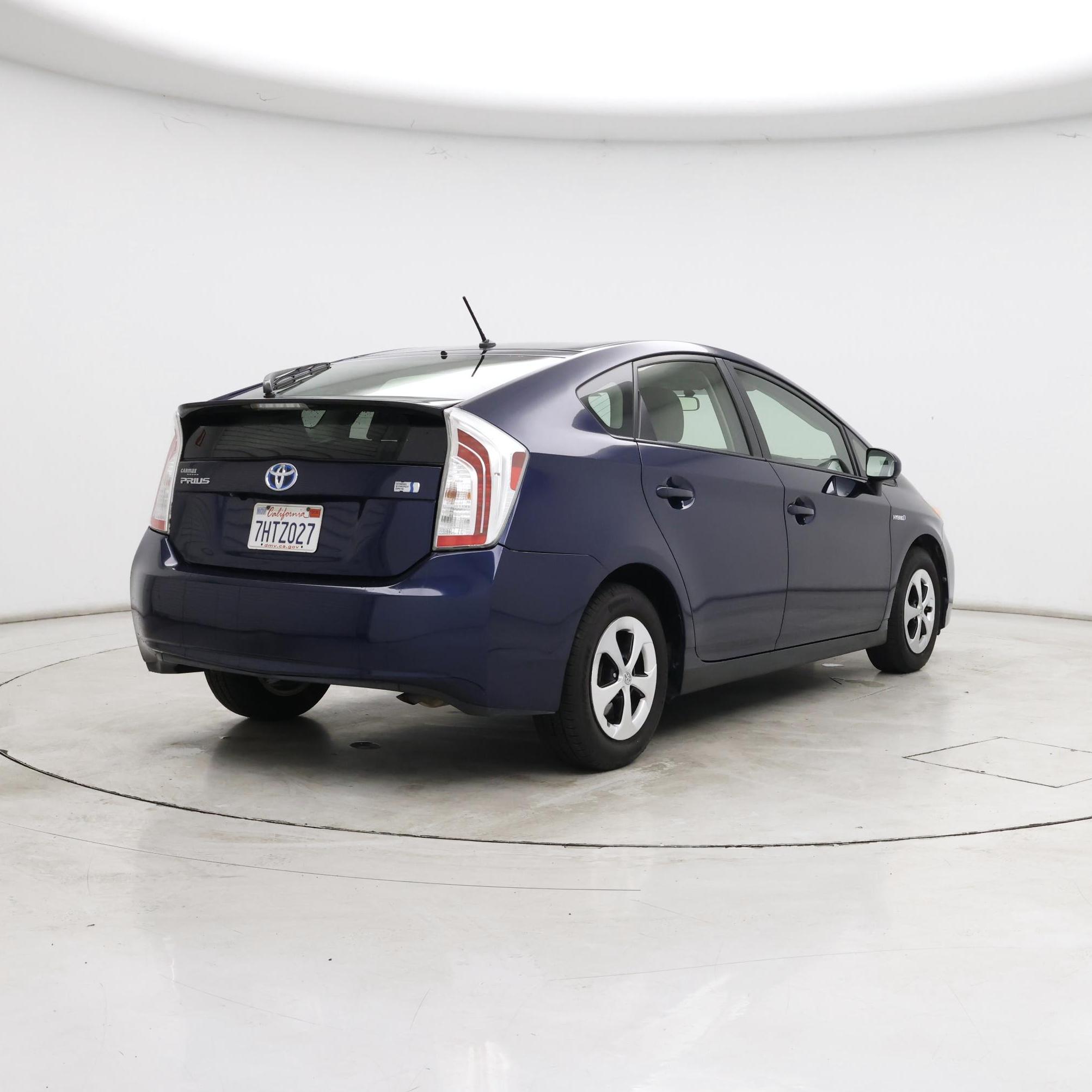 Thumbnail: 2015 Toyota Prius - 8