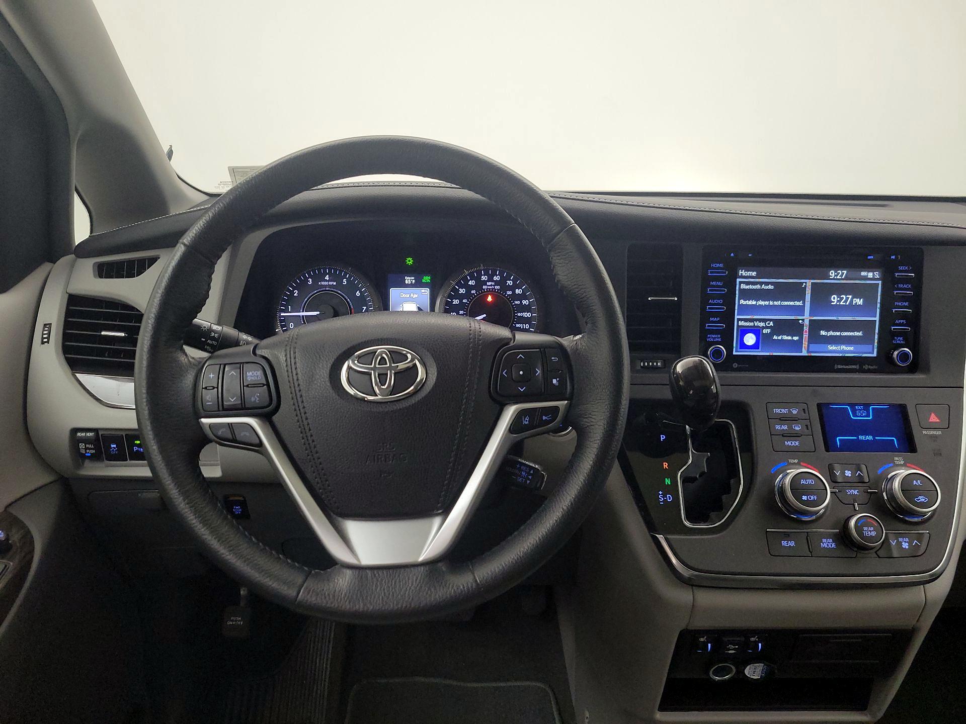 Thumbnail: 2018 Toyota Sienna - 10