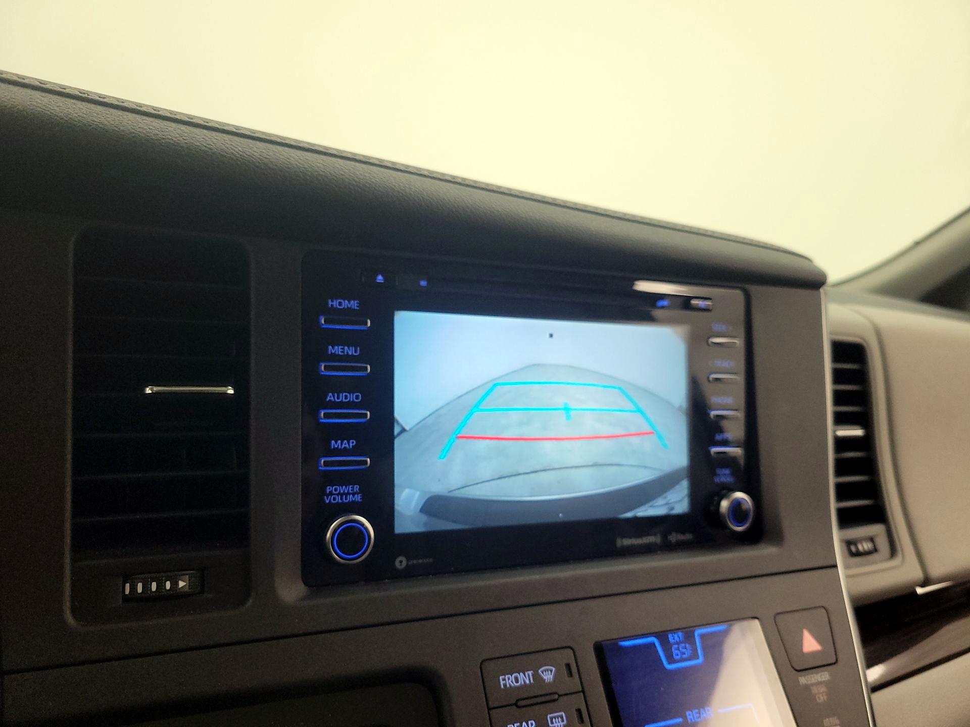 Thumbnail: 2018 Toyota Sienna - 14