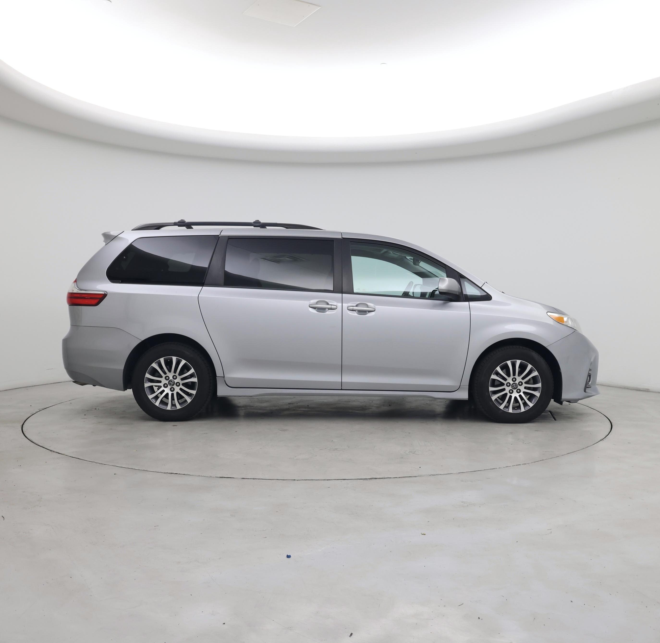 Thumbnail: 2018 Toyota Sienna - 7