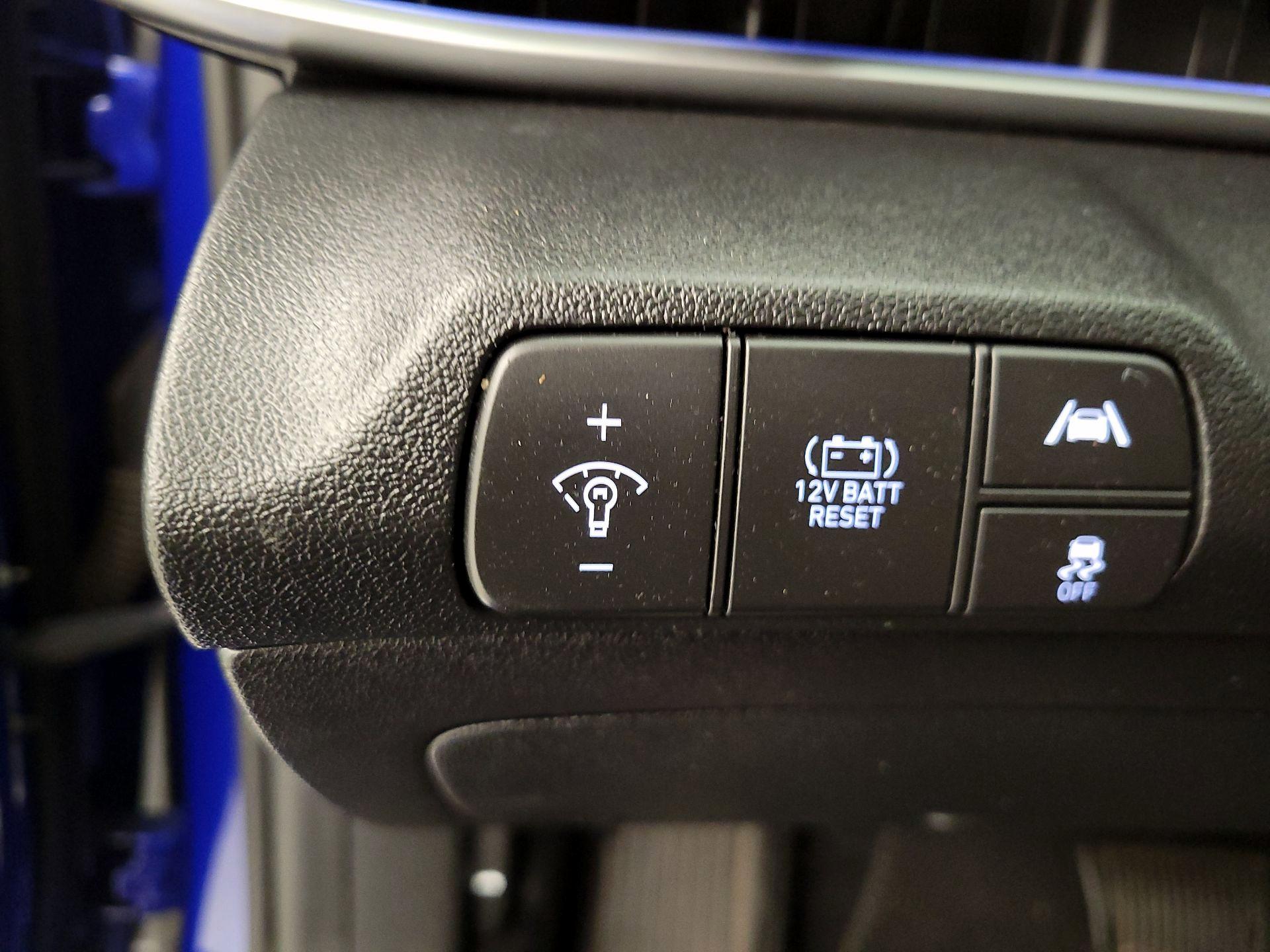 Thumbnail: 2023 Hyundai Elantra - 13