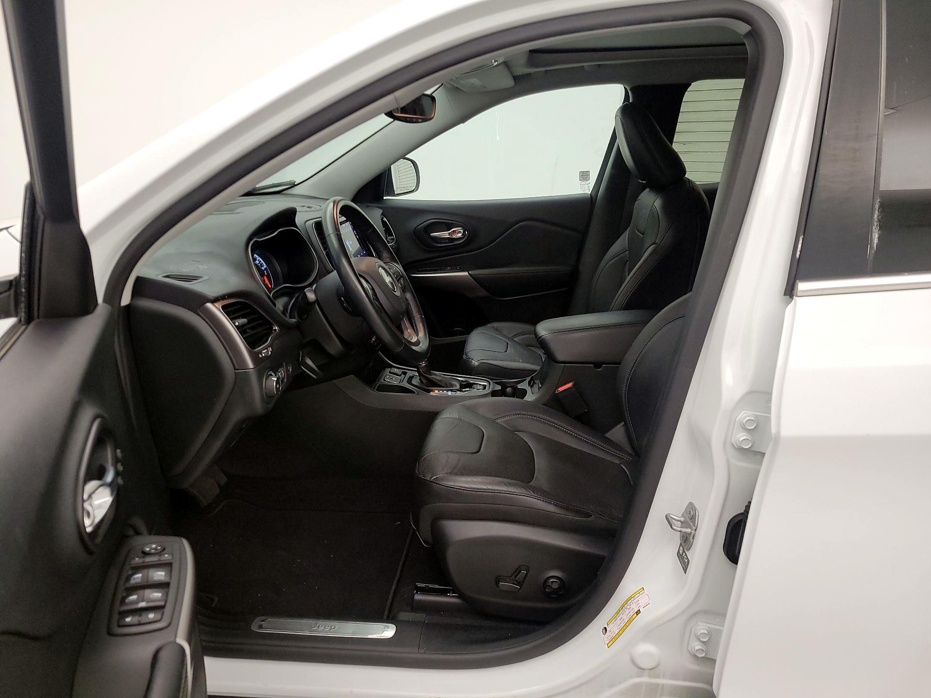 Thumbnail: 2021 Jeep Cherokee - 11